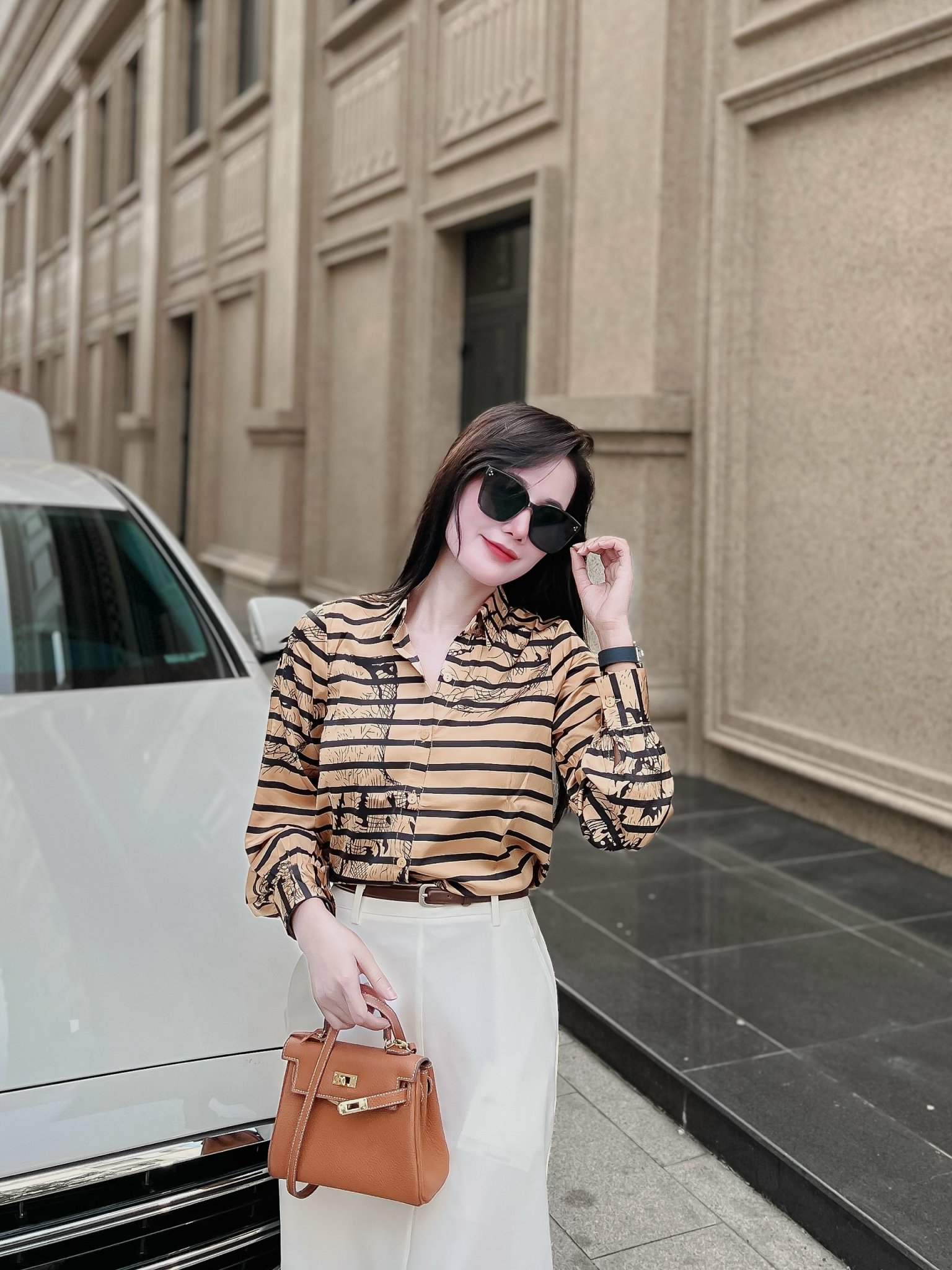 Áo Sơ Mi Kẻ Phối Sang Trọng Và Hiện Đại