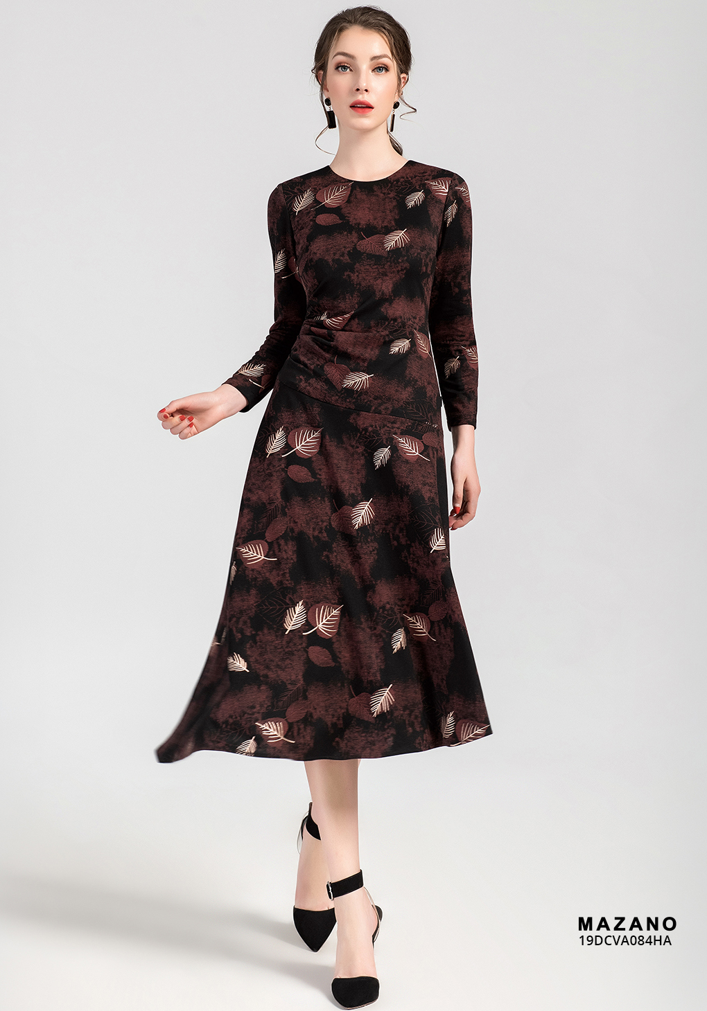 Đầm len nâu họa tiết lá cây