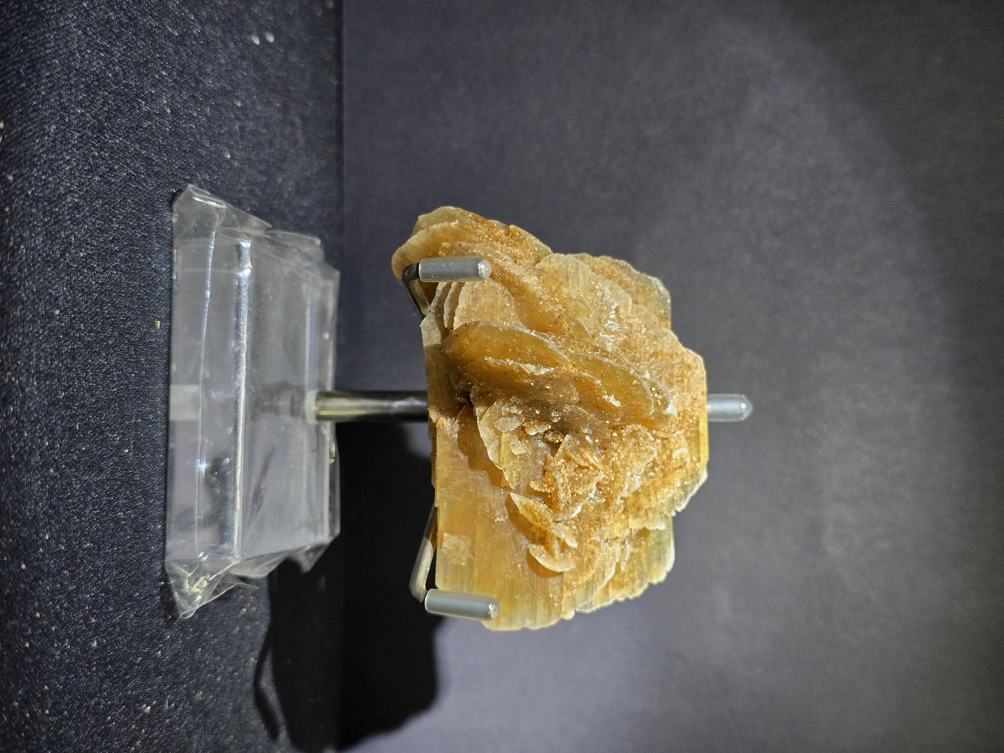 Tinh Thể Hoa Hồng Sa Mạc Desert Rose (có phản ứng UV) - Nội Mông_thumbnail_6