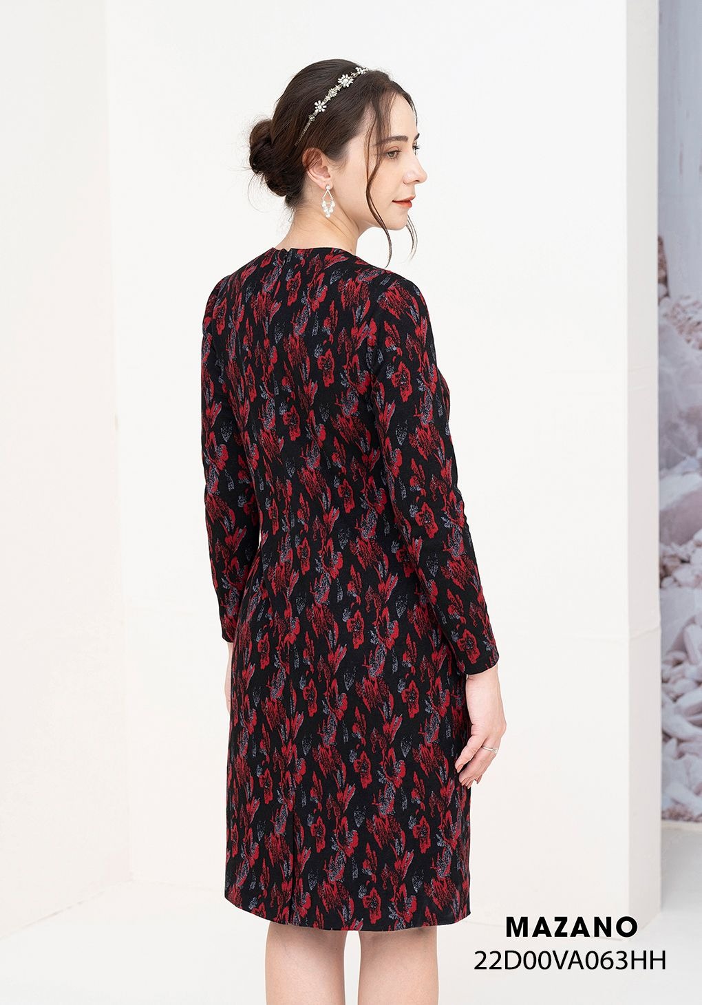 Đầm len họa tiết suông xếp ly cổ_thumbnail_3