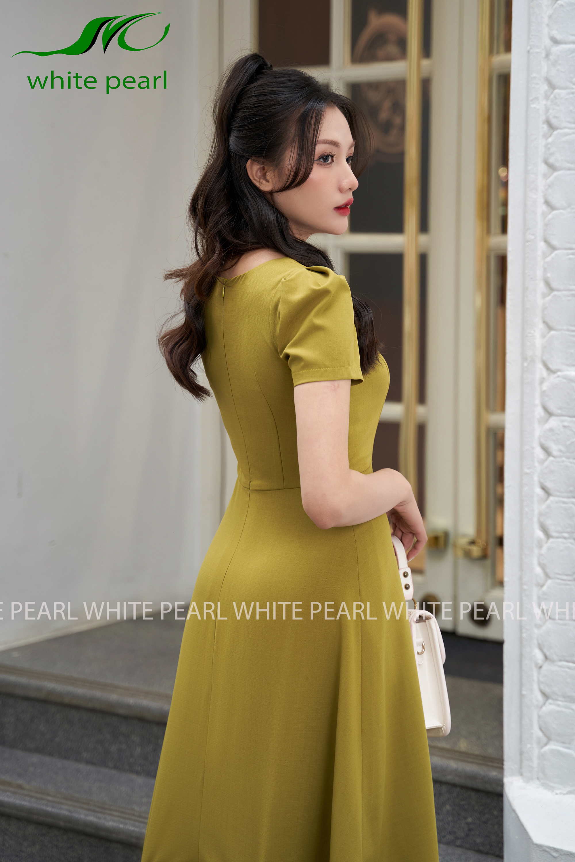 Mẫu đầm cổ vuông màu Vàng thời trang công sở cao cấp White Pearl_thumbnail_1
