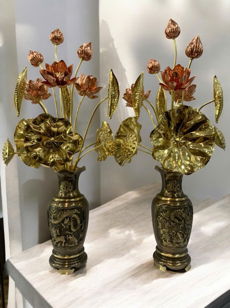 Lọ hoa bằng đồng và hoa sen đồng bằng đồng nguyên chất 