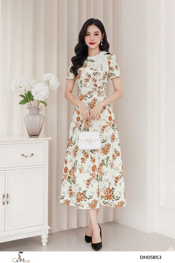 Đầm xòe vải họa tiết , tà bong ngực, cổ phối trắng thắt nơ lệch