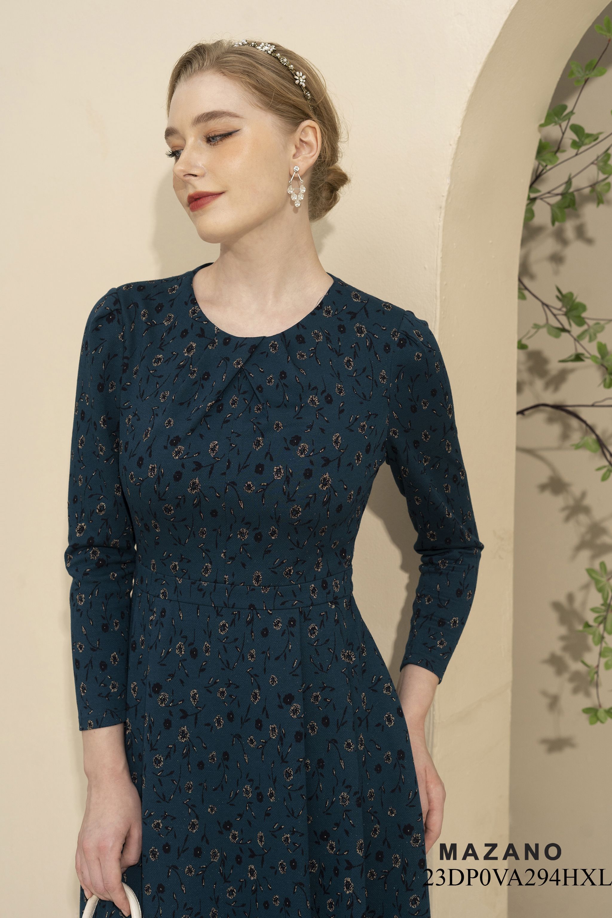 Váy Đầm ôm Chân xếp ly Vải dạ len Hoạ tiết hoa nhí Cổ tròn xếp ly Tay dài Dài đến bắp chân_thumbnail_4