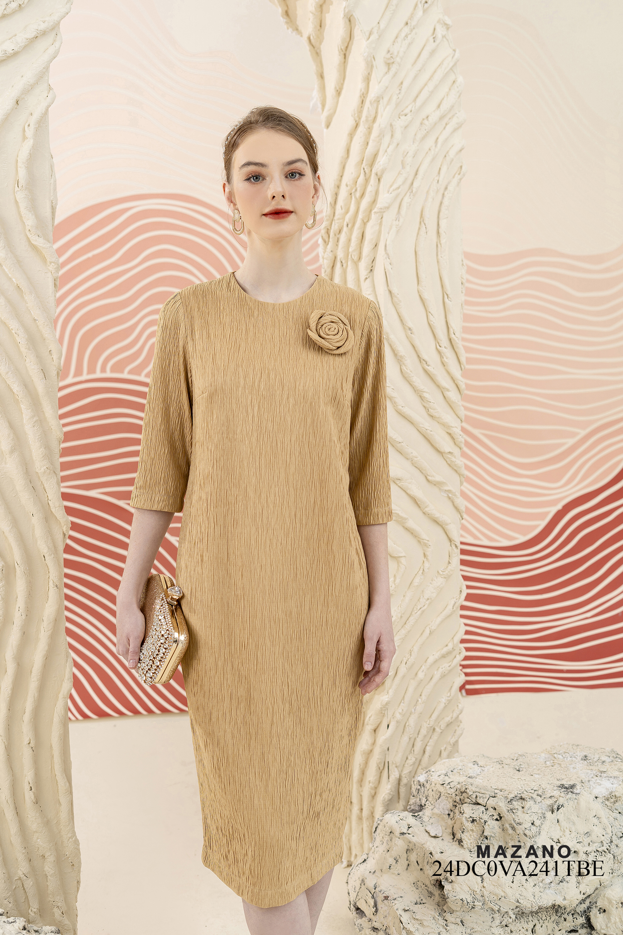 Váy Đầm suông Vải dệt kim dày màu be vàng Cổ tròn Dài tới bắp chân