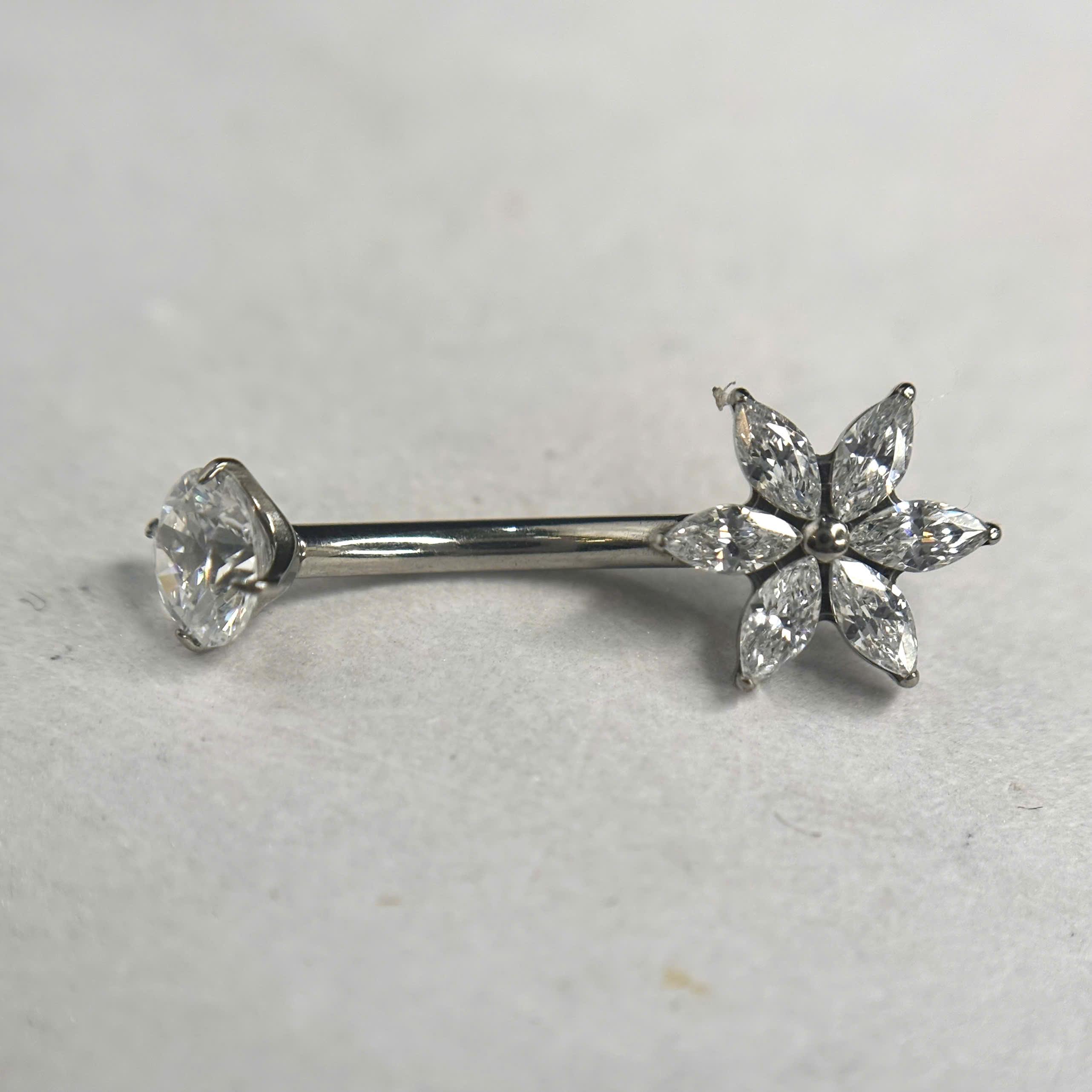 Khuyên rốn titan hoa nhọn 6 cánh