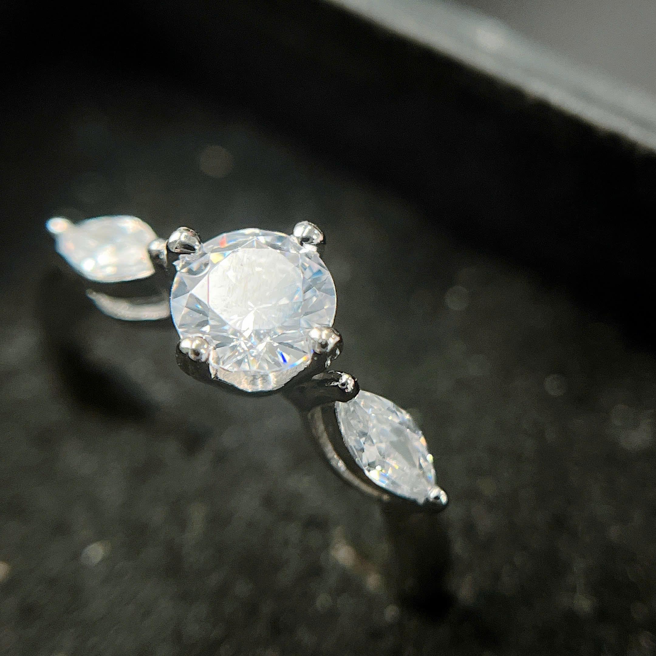 Nhẫn bạc 3 đá size 6_thumbnail_3