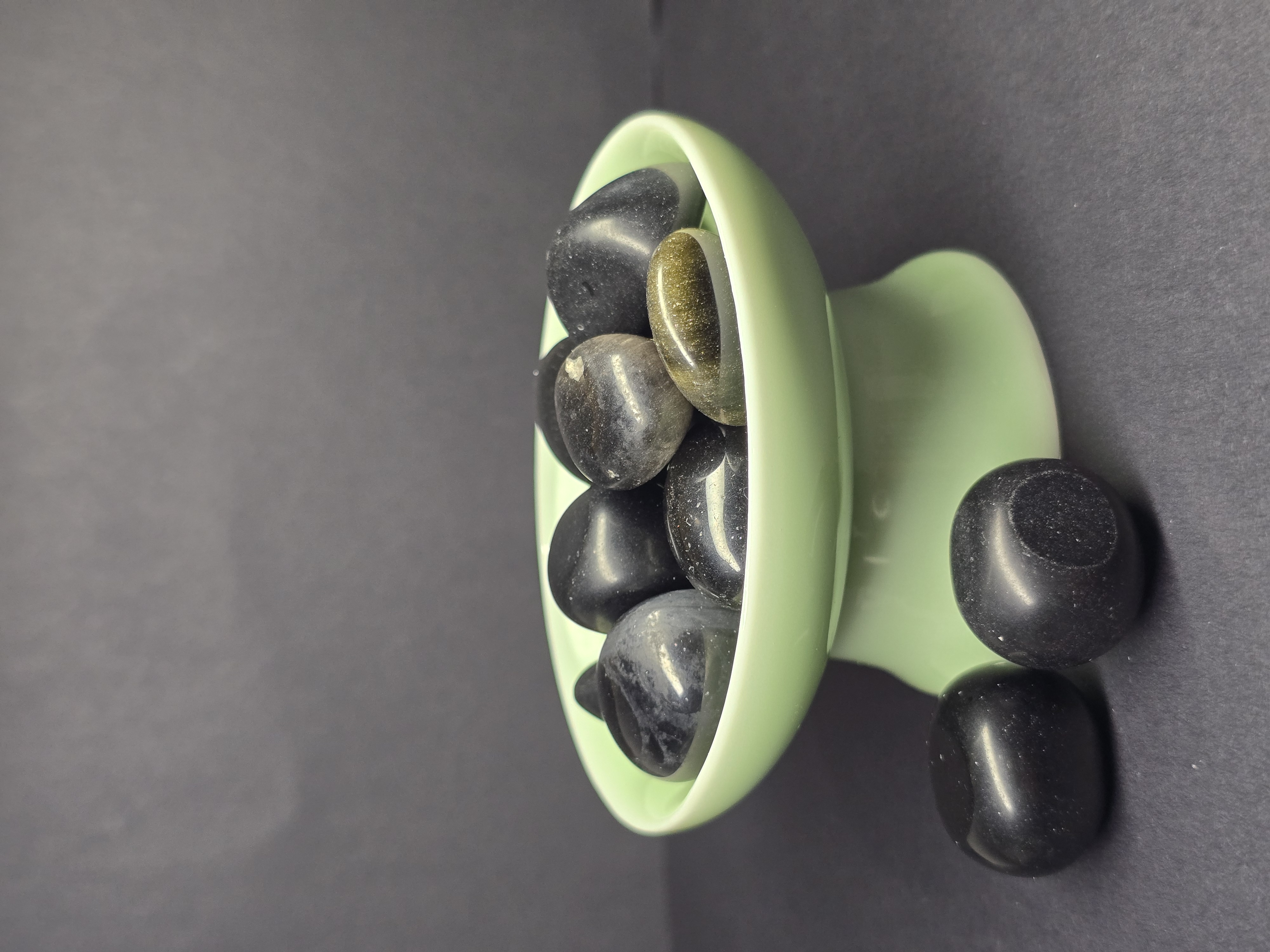 Đá cuội đã mài bóng / Tumbled Obsidian Đen size 1 - 2 cm/viên