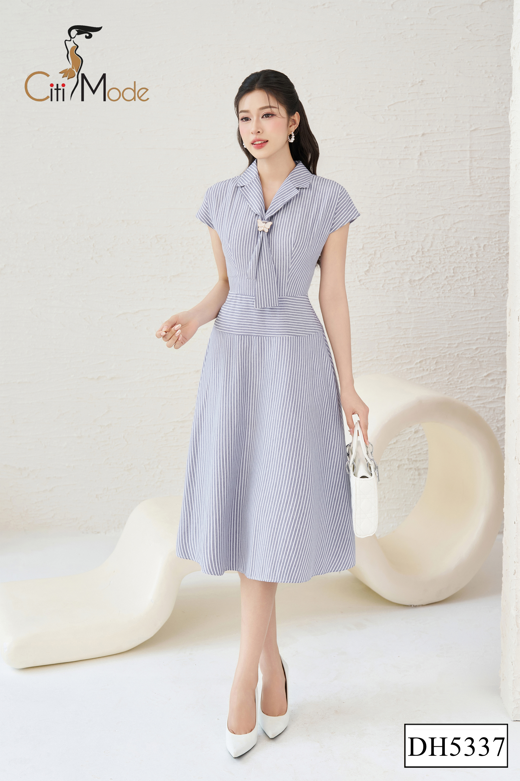 Đầm xòe kẻ xanh cổ vest_thumbnail_3