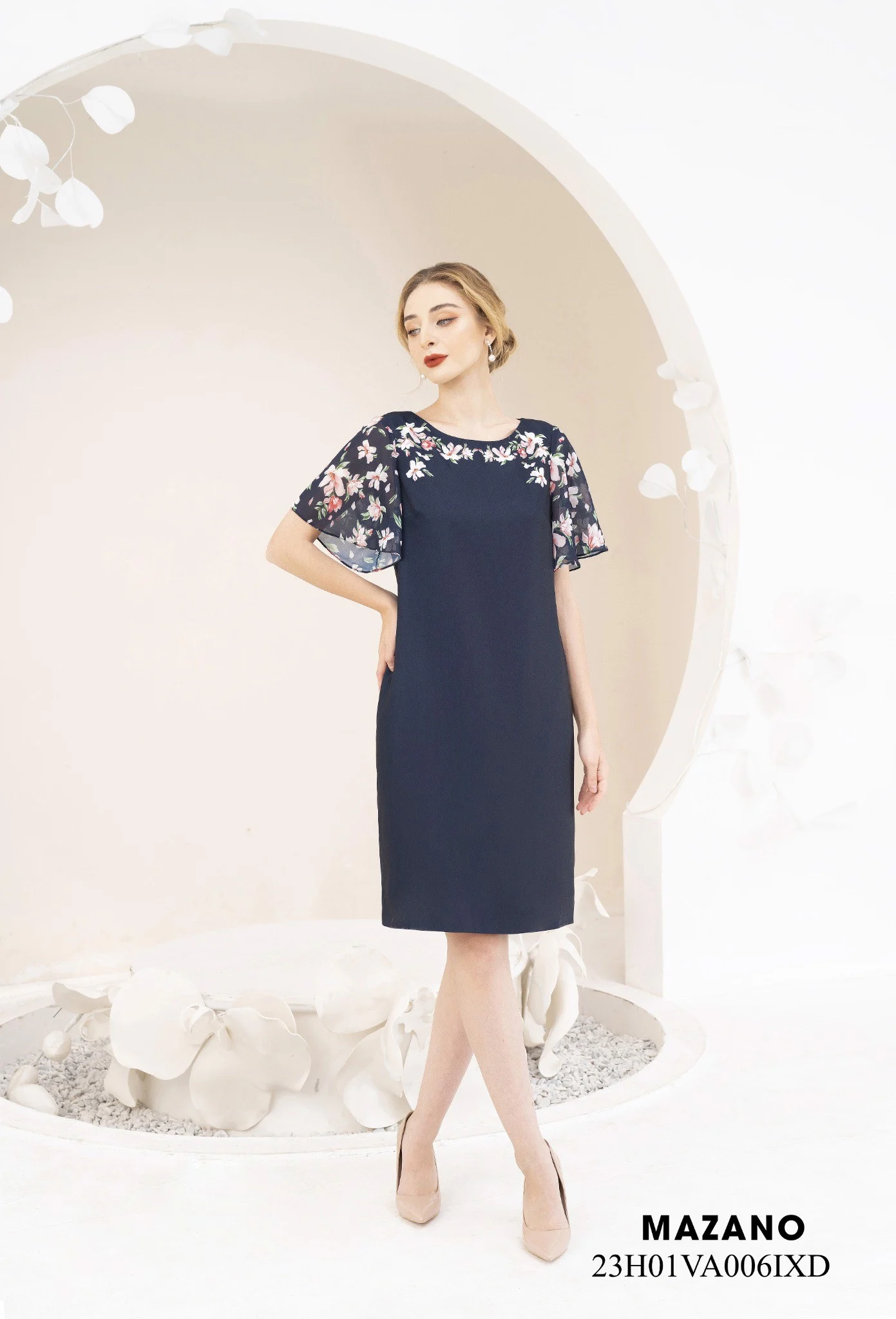 Đầm xanh suông vừa phối tay voan