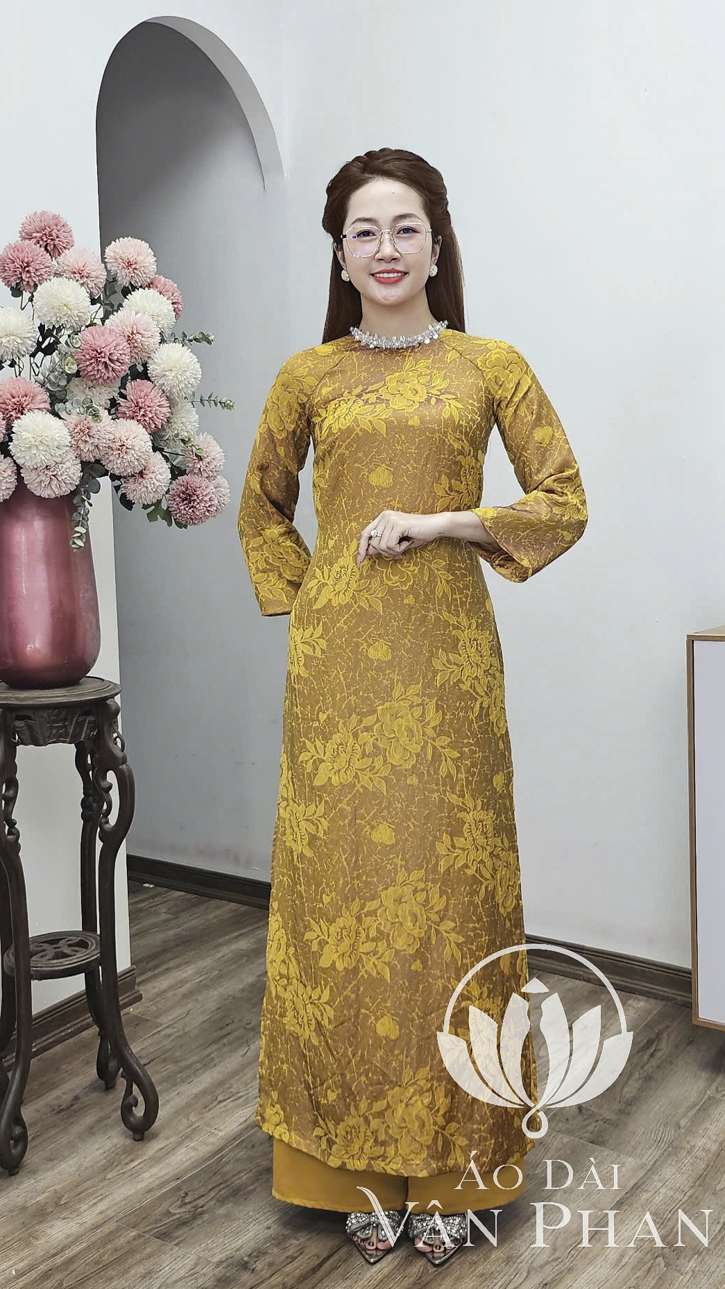 CT336 áo dài cách Tân cổ khít tay dài loe tơ tằm màu vàng ánh tím