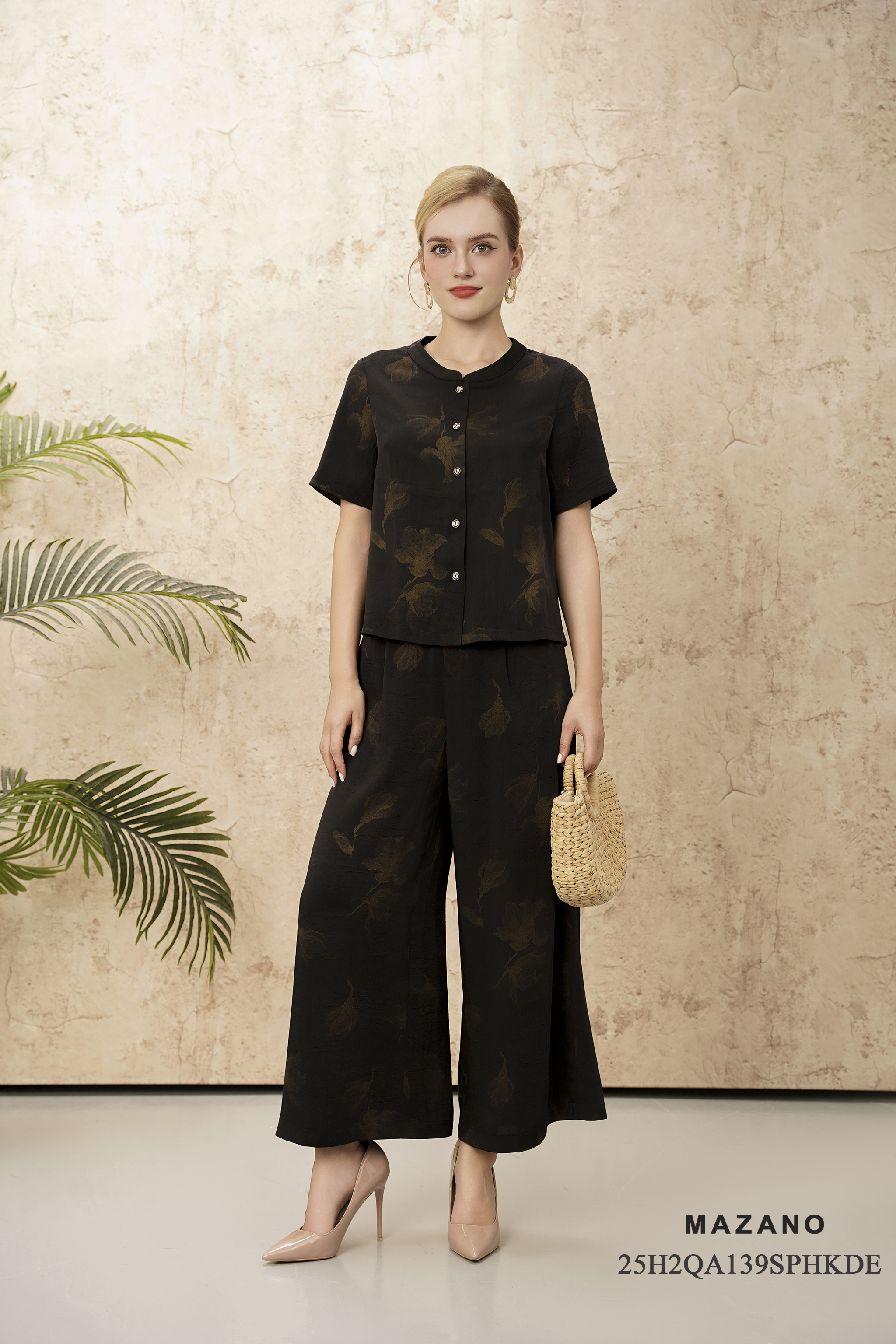 Bộ quần áo suông Vải Lụa Họa tiết cách điệu Cổ tàu nằm tay ngắn Dài áo qua eo,Dài quần đến mắt cá chân