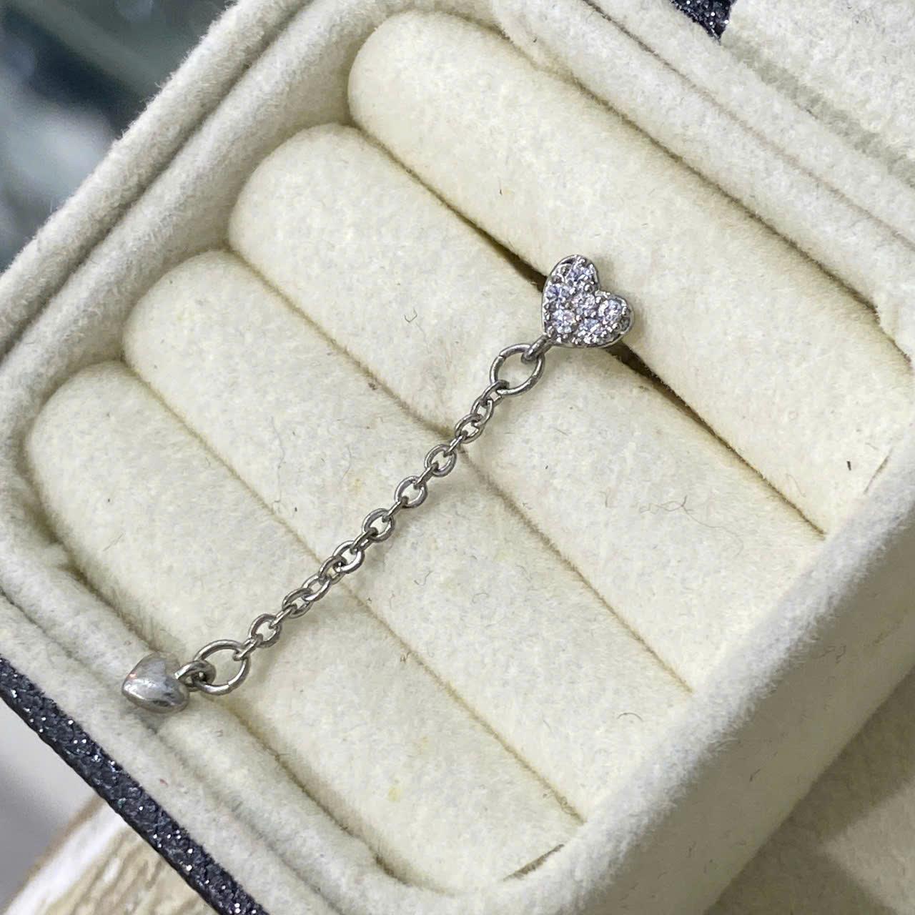 Khuyên kiểu xích tim kim cương trắng rơi trái tim.