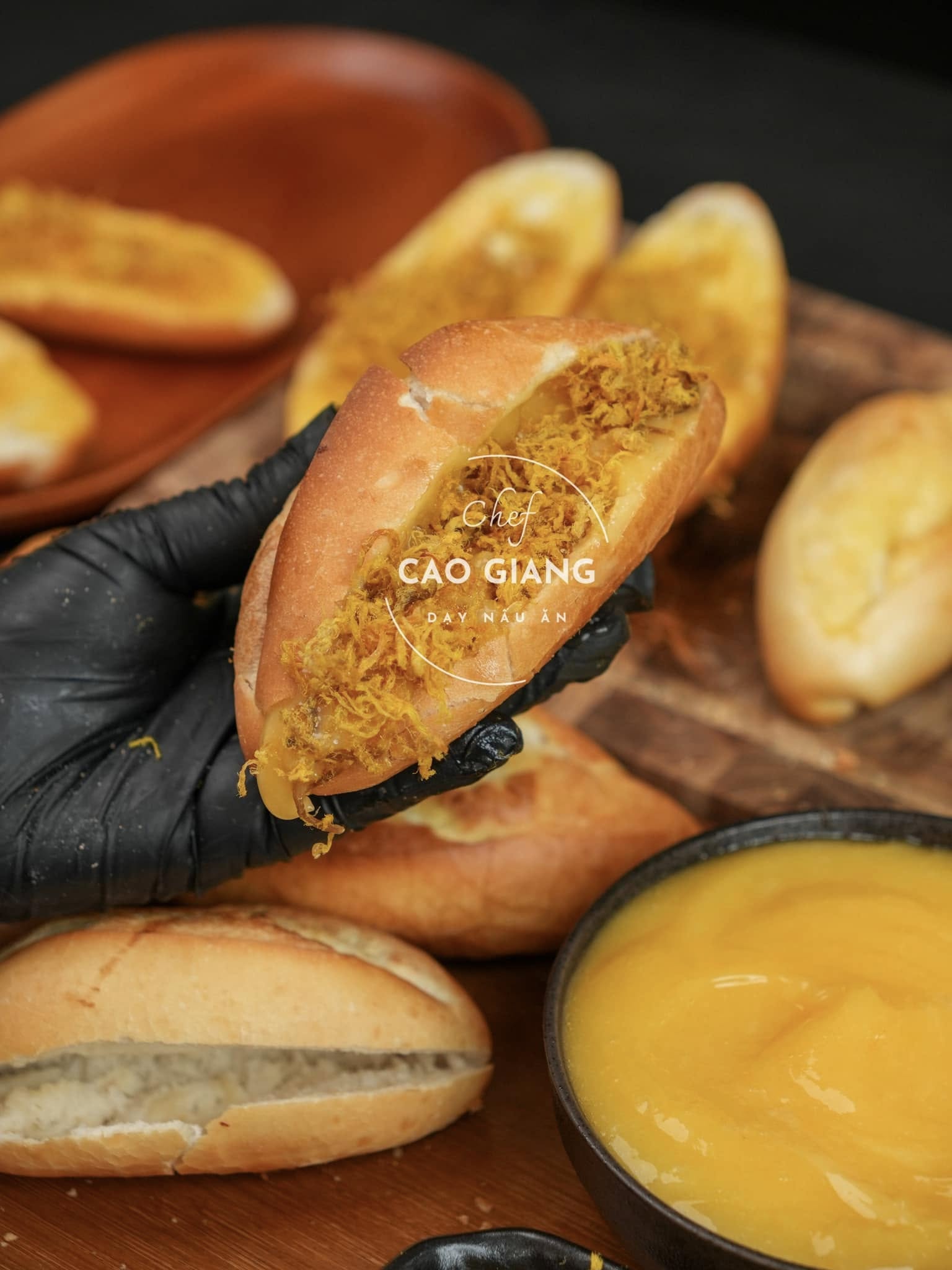 Hướng Dẫn Làm Bánh Mỳ Sốt Bơ Mật Ong