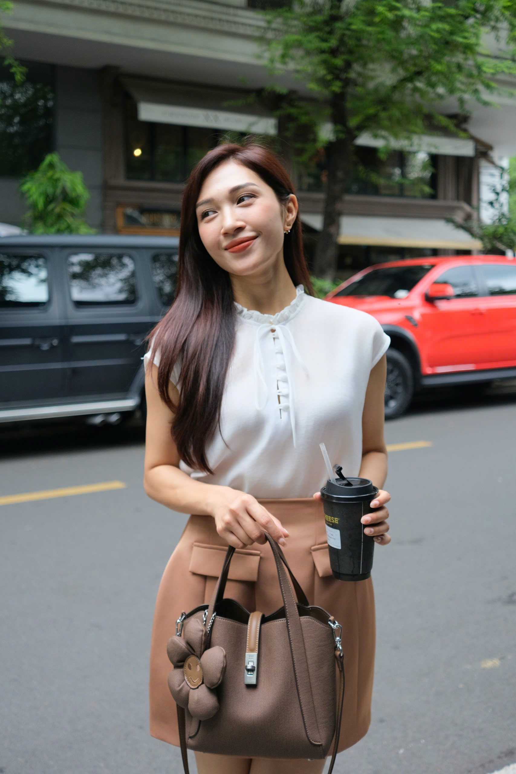 A206 - Áo tơ trắng sát nách cổ bèo