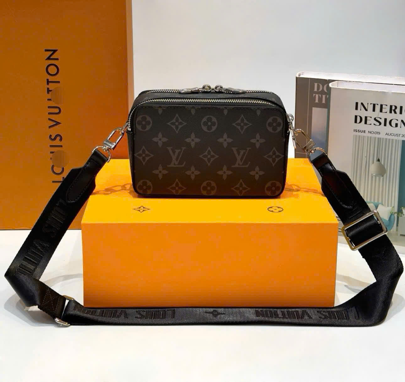 Túi đeo chéo dáng hộp chữ nhật LV hoa đen_thumbnail_1