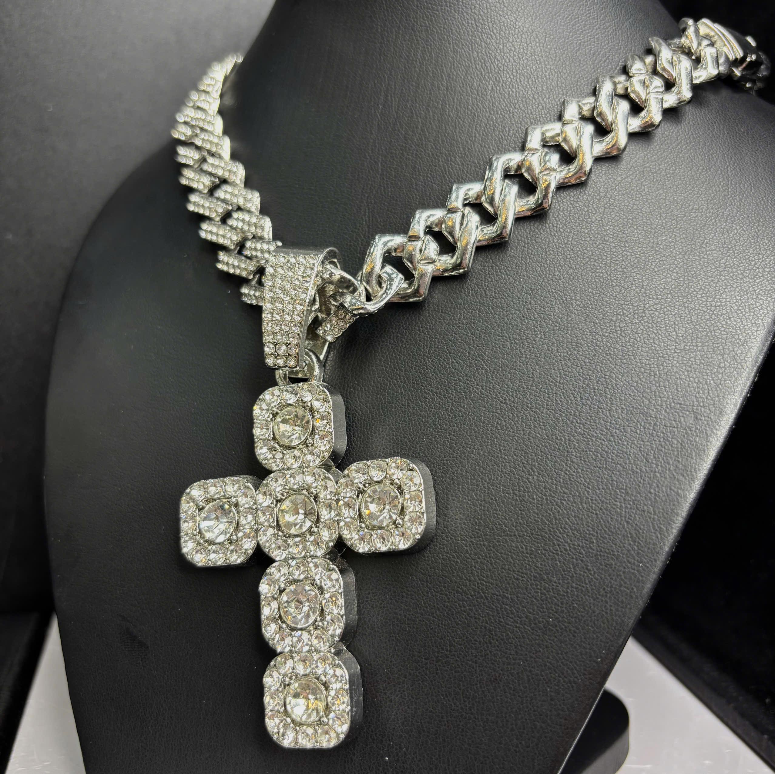 Vòng cổ xích lớn kim cương mặt đá thánh giá_thumbnail_2