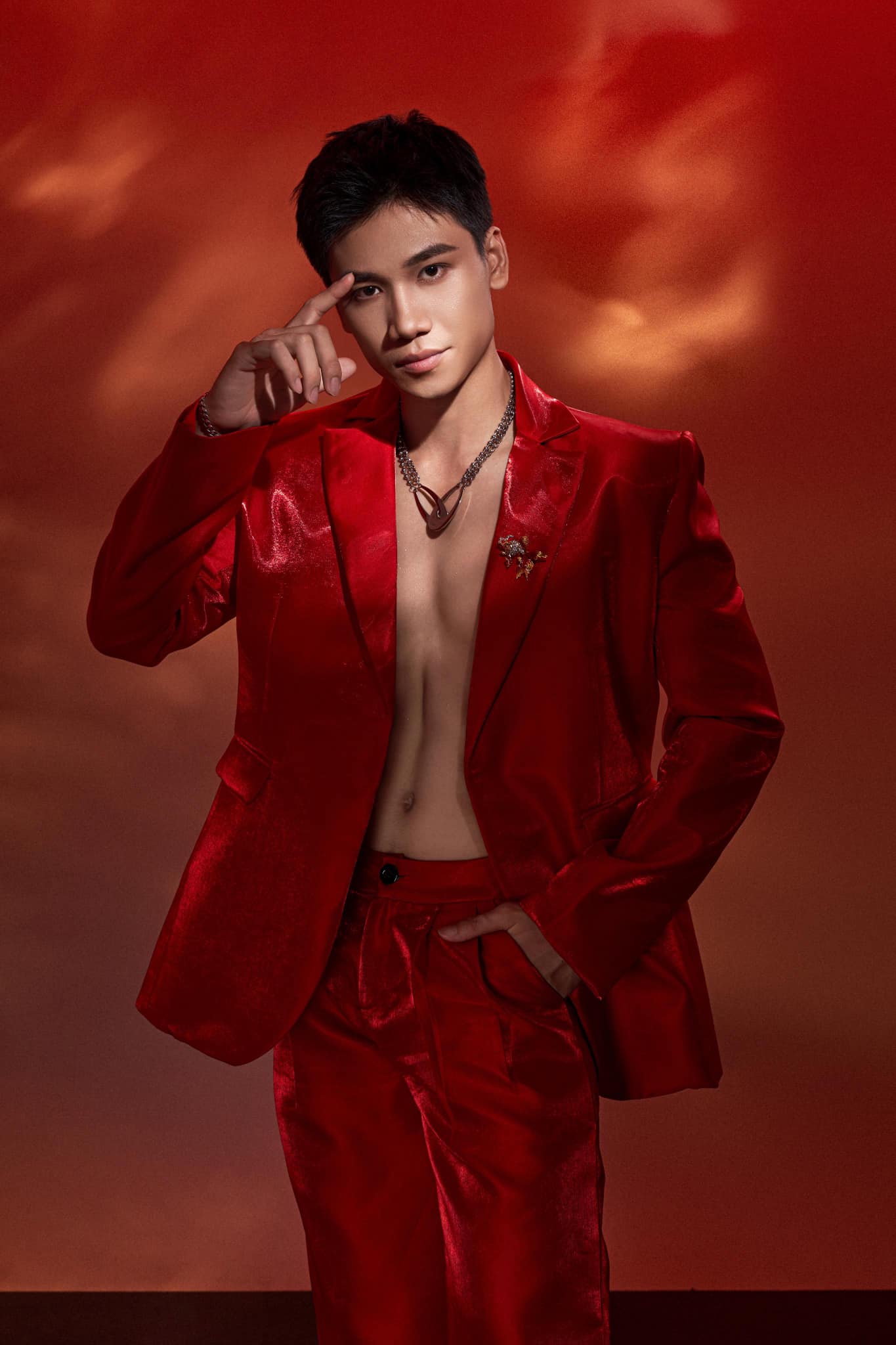 Suit đỏ satin – Quyến rũ & quyền lực_thumbnail_2