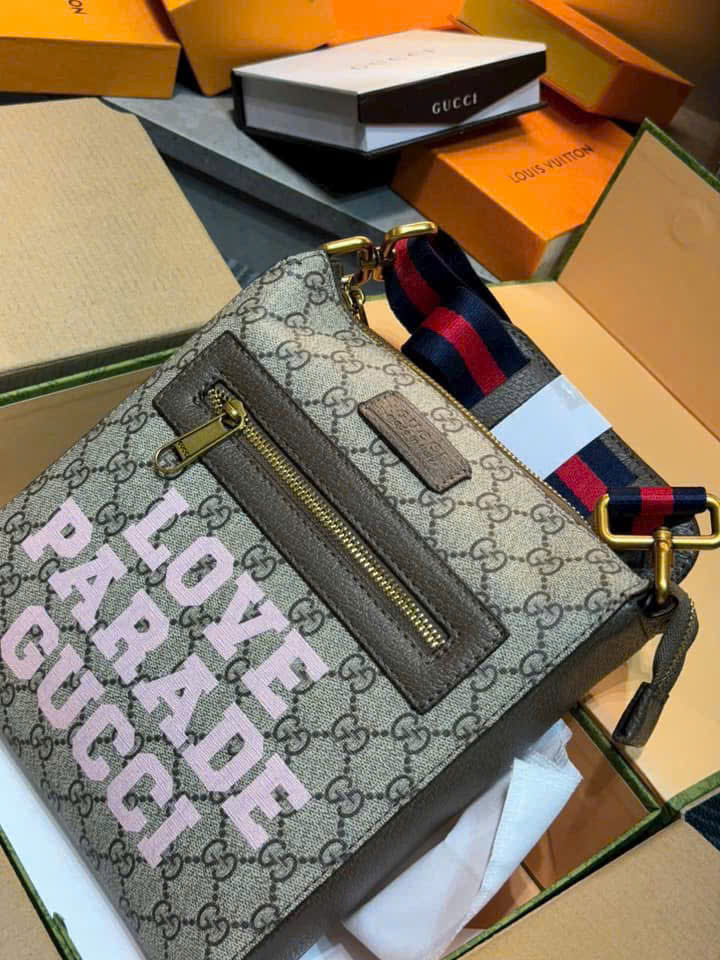 Túi đeo chéo Gucci GG Supreme chữ màu hồng_thumbnail_3