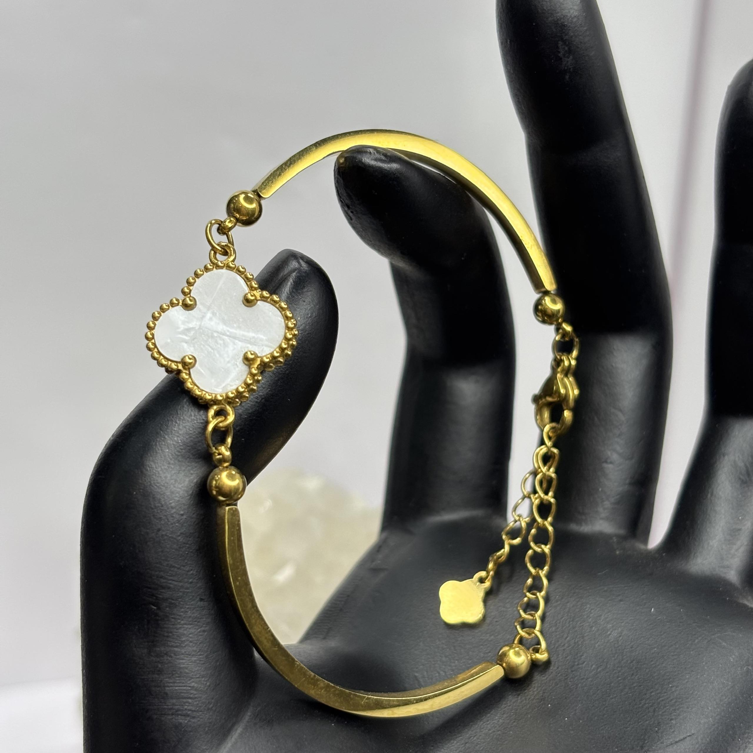 vòng tay cuff bẻ titan vàng van cleef trắng_thumbnail_3