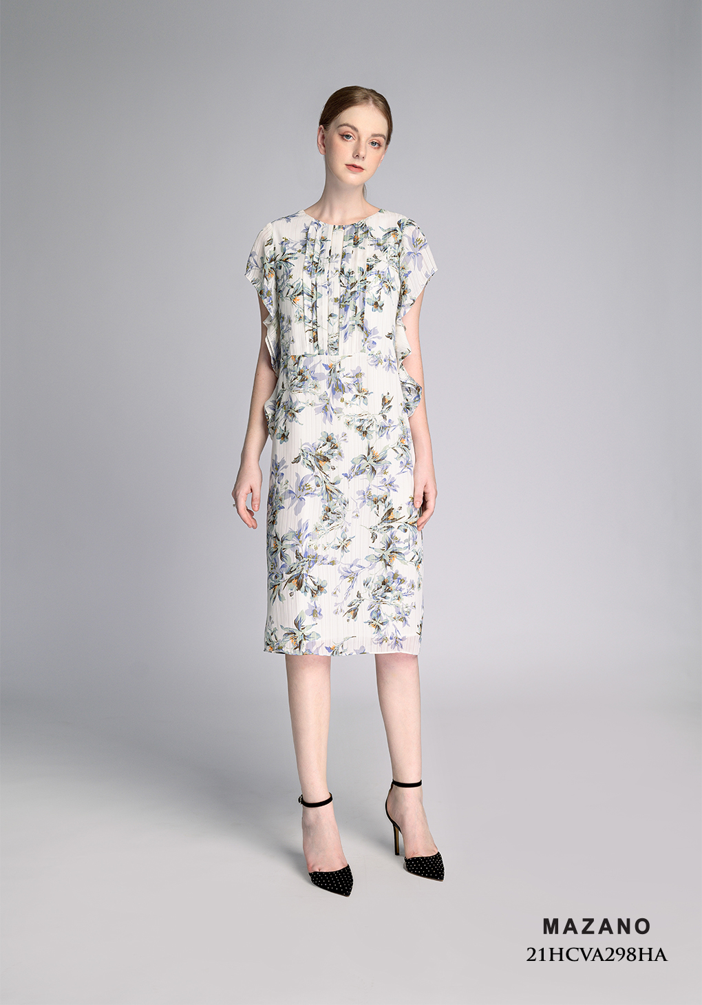 Váy suông trắng họa tiết hoa cánh dơi