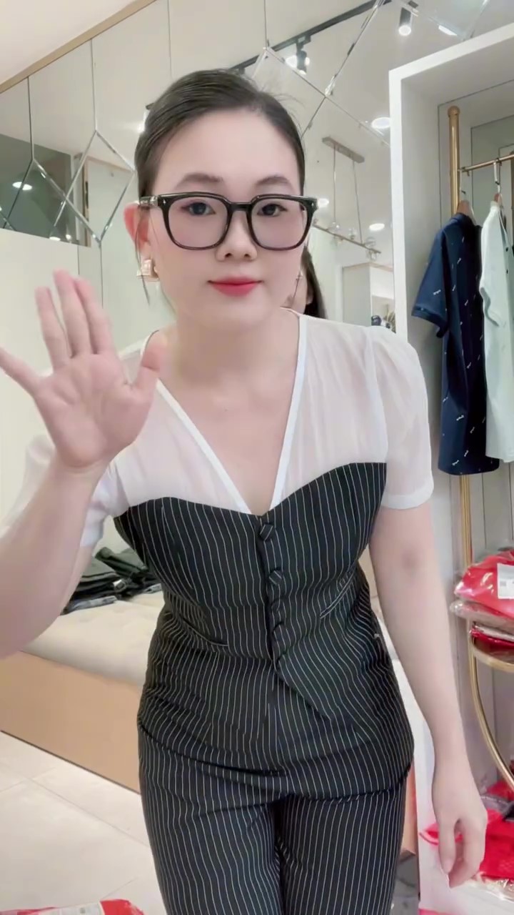 Set bộ đồ áo cổ V phối sọc phong cách_thumbnail_14