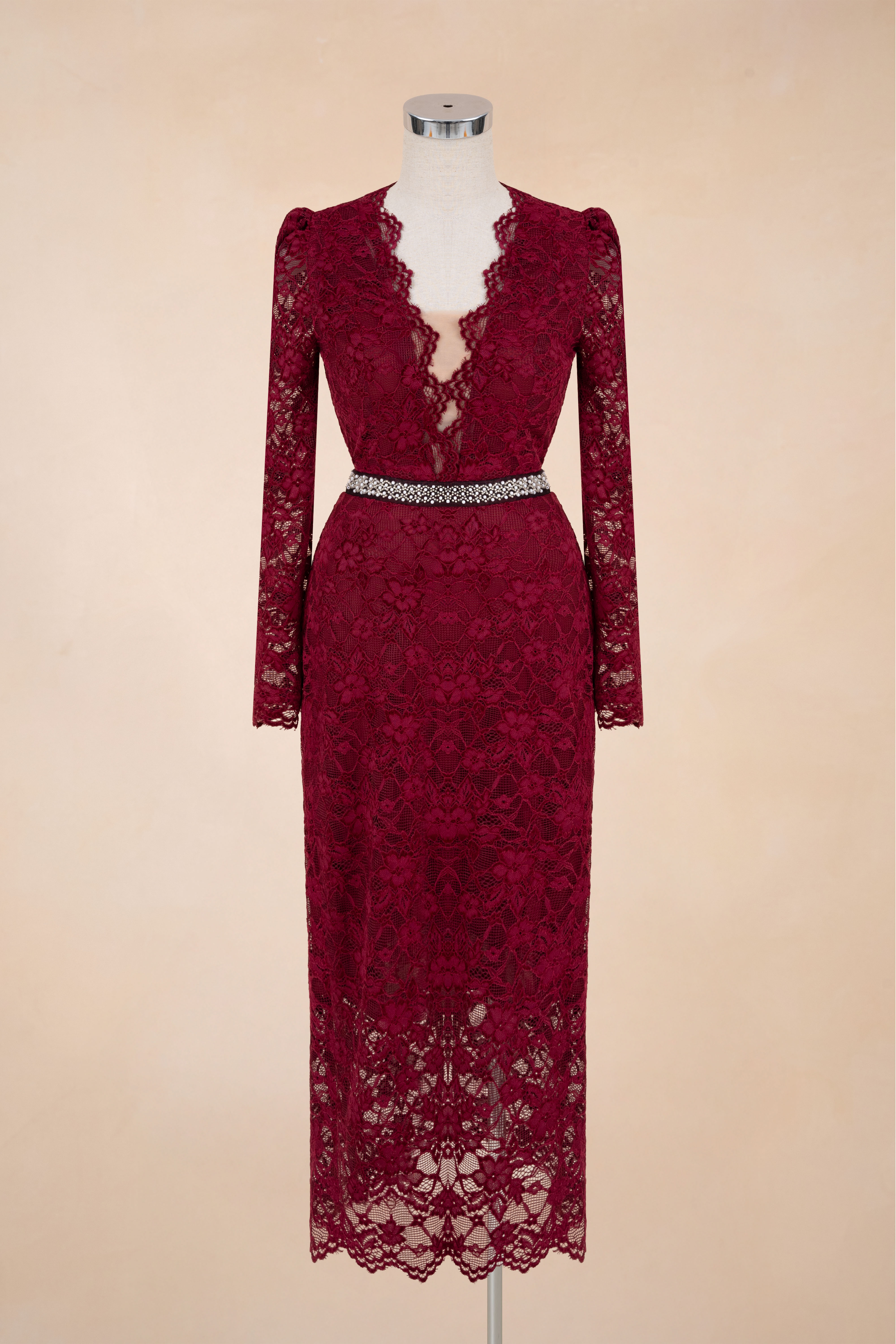 Đầm Bút Chì Ren Đai Cườm Cổ V