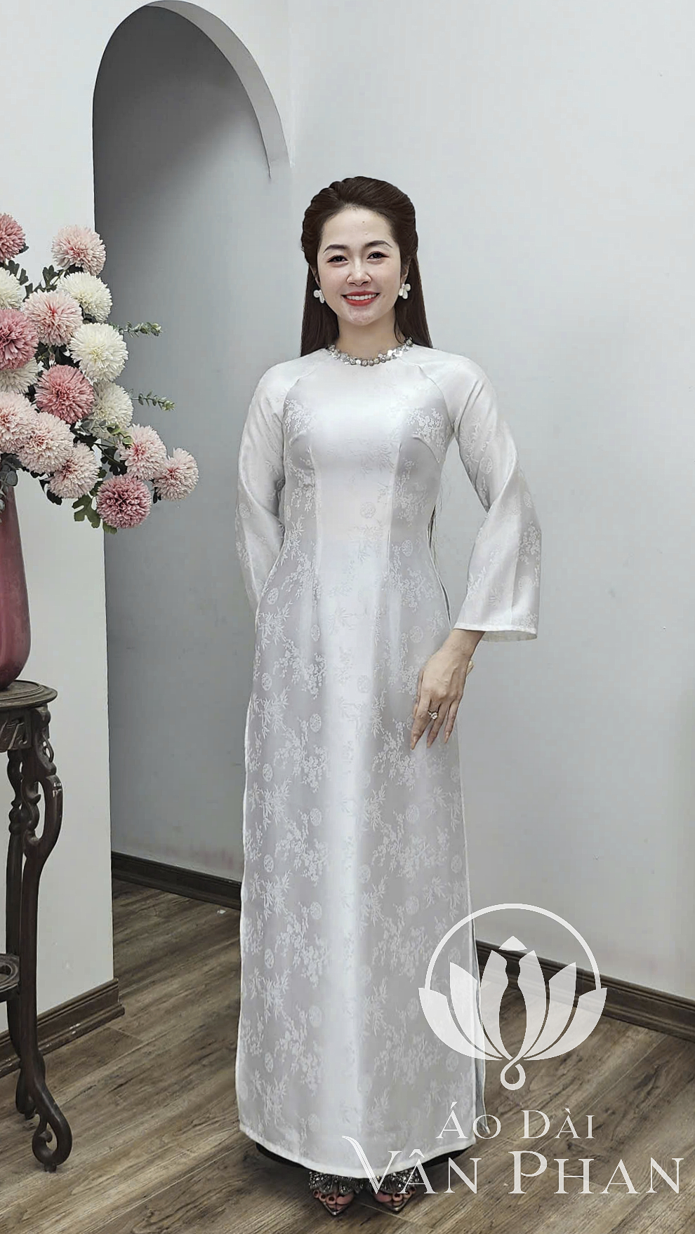 A3167 áo dài cổ khít tay loe dài gấm trắng như ngọc_thumbnail_2