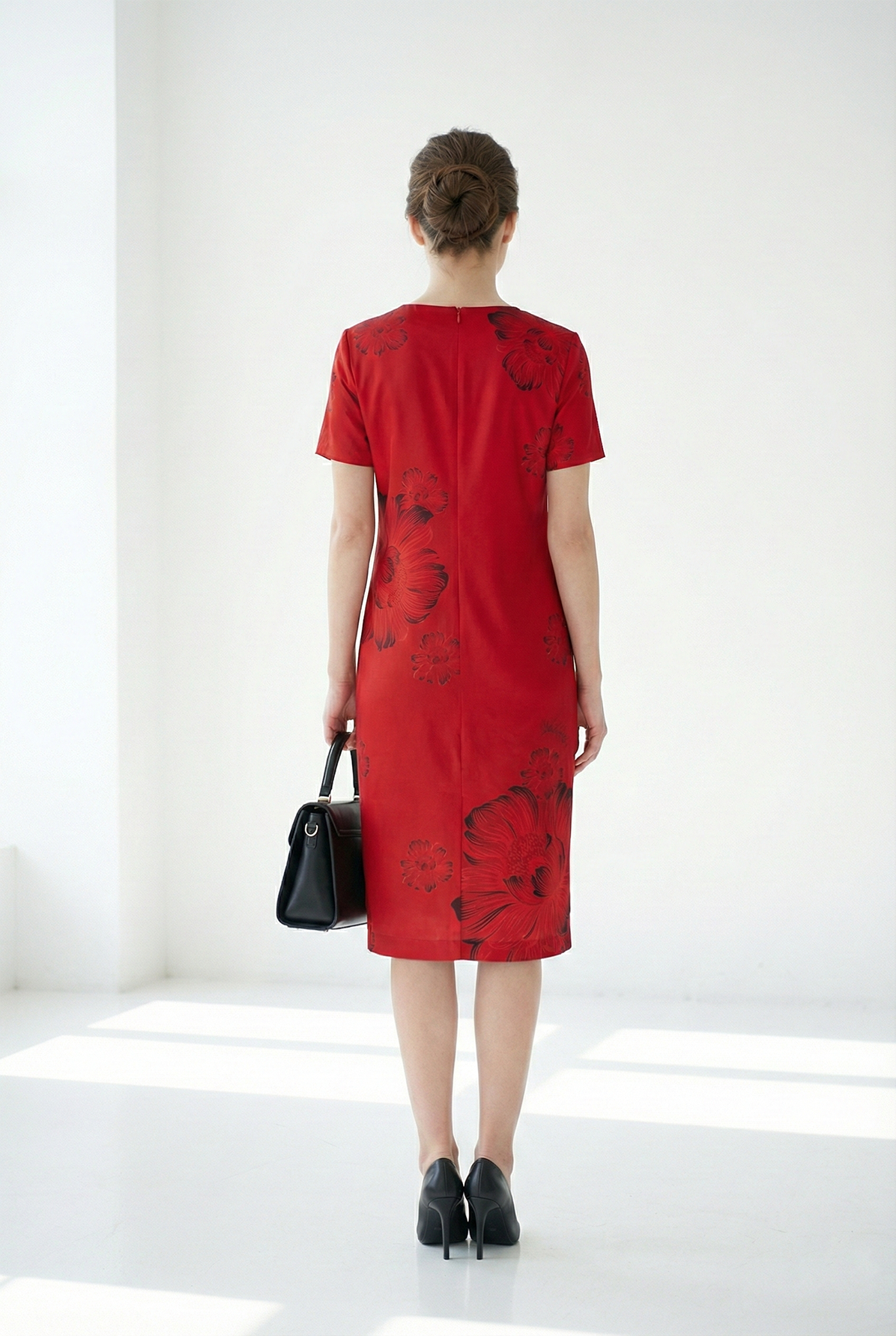 Đầm vải lụa đỏ in hoa cách điệu dáng suông cổ tròn tay ngắn thiết kế MAZANO_thumbnail_5