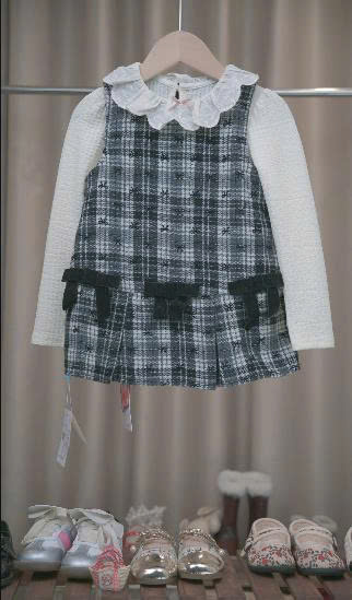(D2) Váy yếm dạ kẻ caro  đen họa tiết nơ nhí