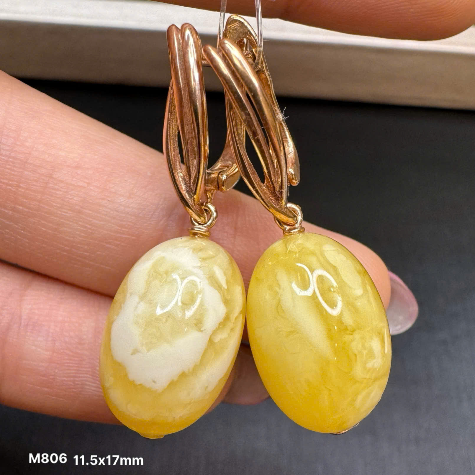 Hoa Tai Oliu Hoàng Gia - M806