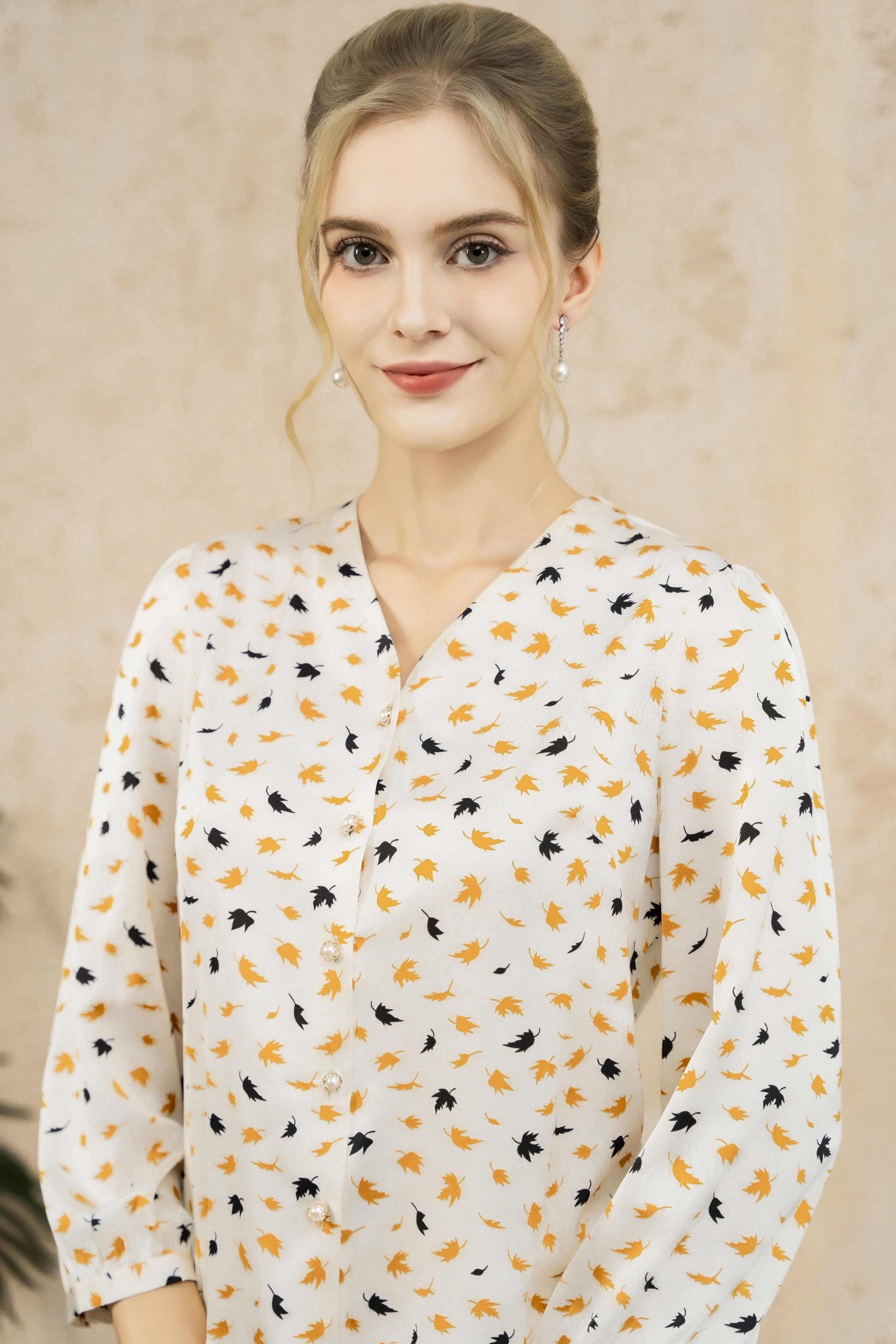 Áo sơ mi cài khuy Suông Vải lụa Họa tiết cách điệu Cổ V cài khuy Tay lỡ Dài dưới eo_thumbnail_3