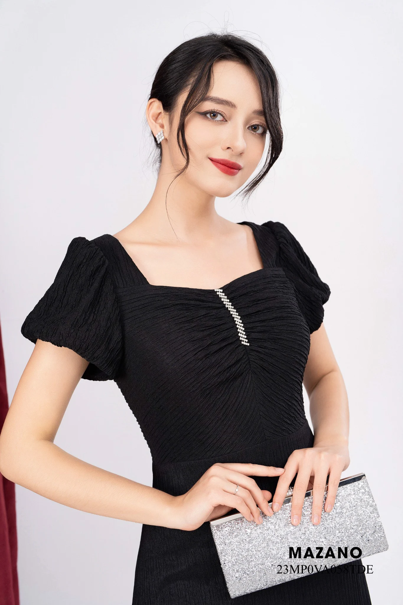 Váy Đầm ôm Chân rủ Vải thun xốp Cổ cách điệu Đính đá Tay ngắn Dài qua bắp chân