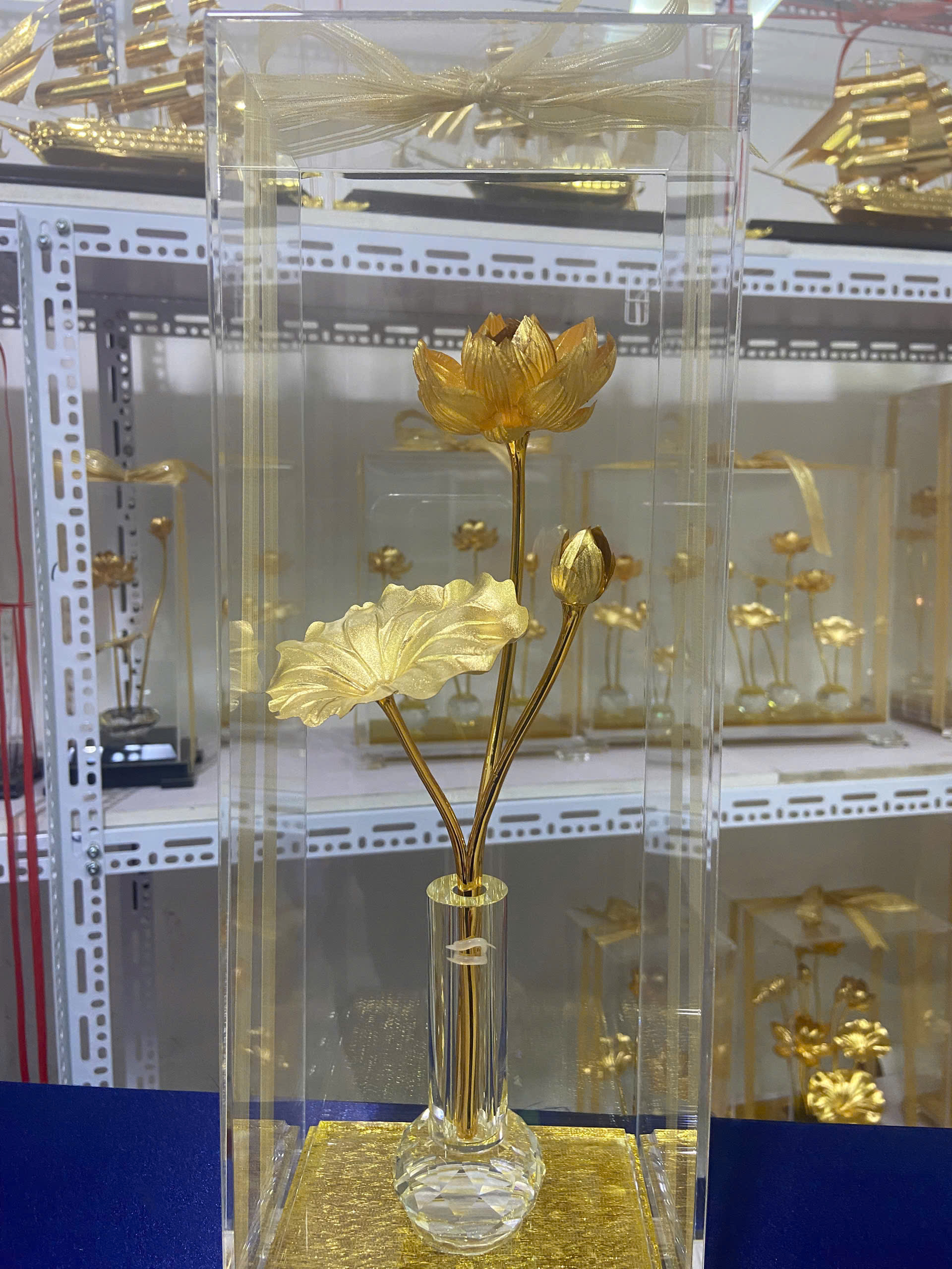 Hộp hoa sen quà tặng mạ vàng 24k ( KT 15x13x40cm )_thumbnail_1