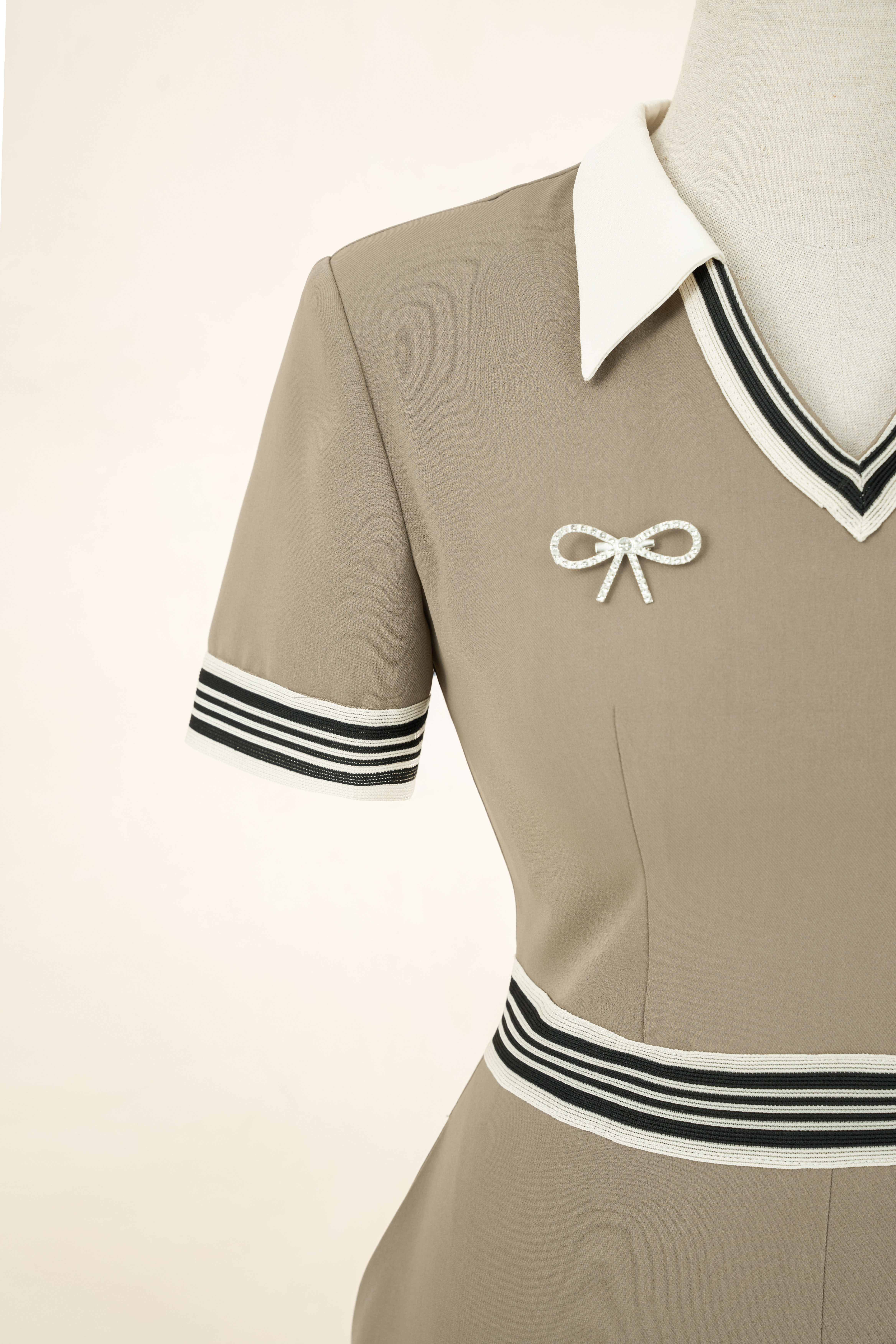 Đầm Suông Viền Trắng Tag Nơ_thumbnail_7