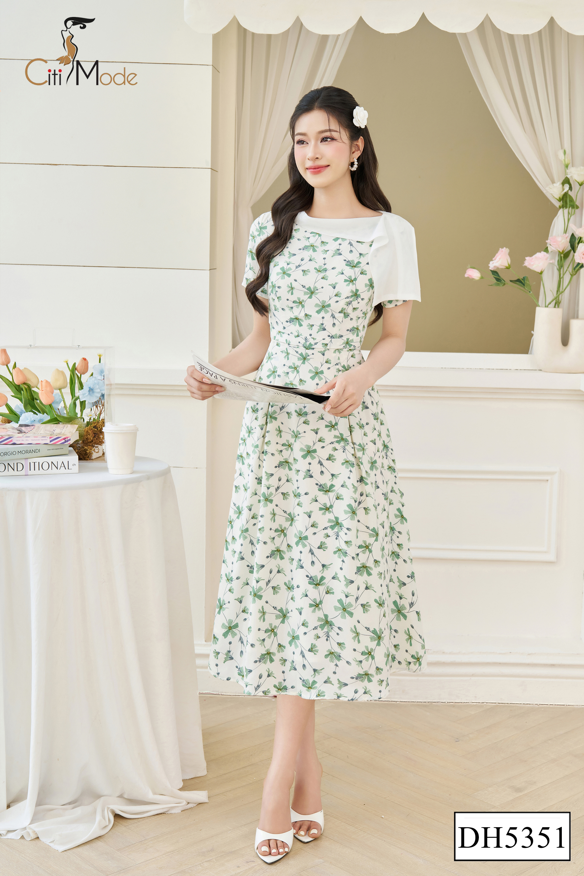 Đầm xòe hoa xanh cổ thuyền vạt trắng_thumbnail_3