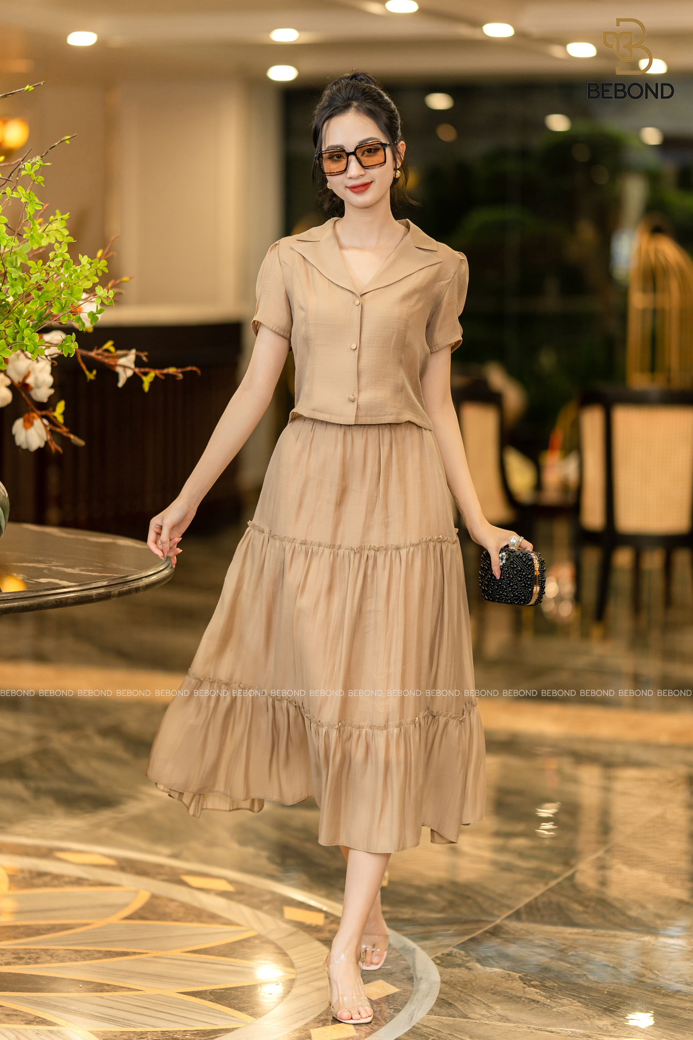 SET BỘ ÁO KÝ GIẢ CHÂN VÁY XÒE NÂU TÂY LADONNA