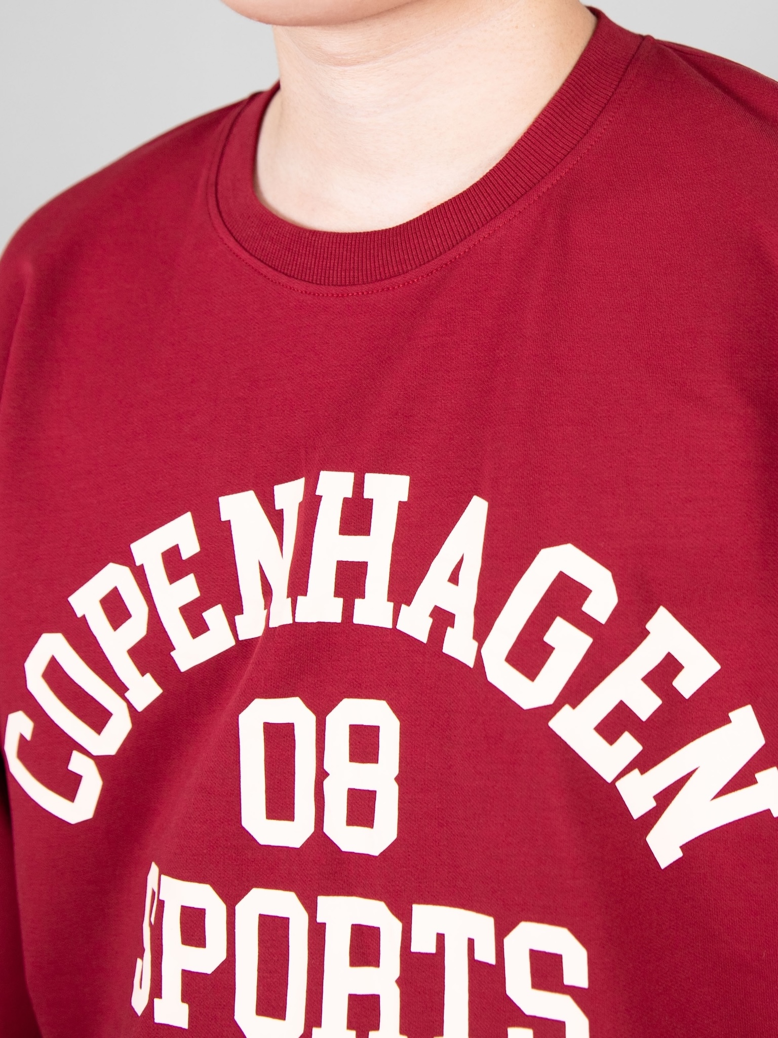 Áo nỉ cổ tròn đỏ Bordeaux in chữ copenhagen_thumbnail_3