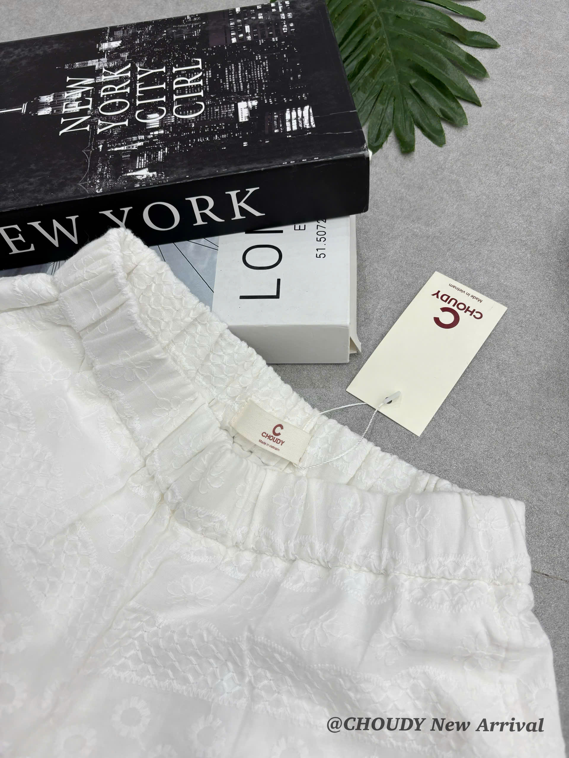 U575 QUẦN SUÔNG TRẮNG THÊU HOA_thumbnail_3