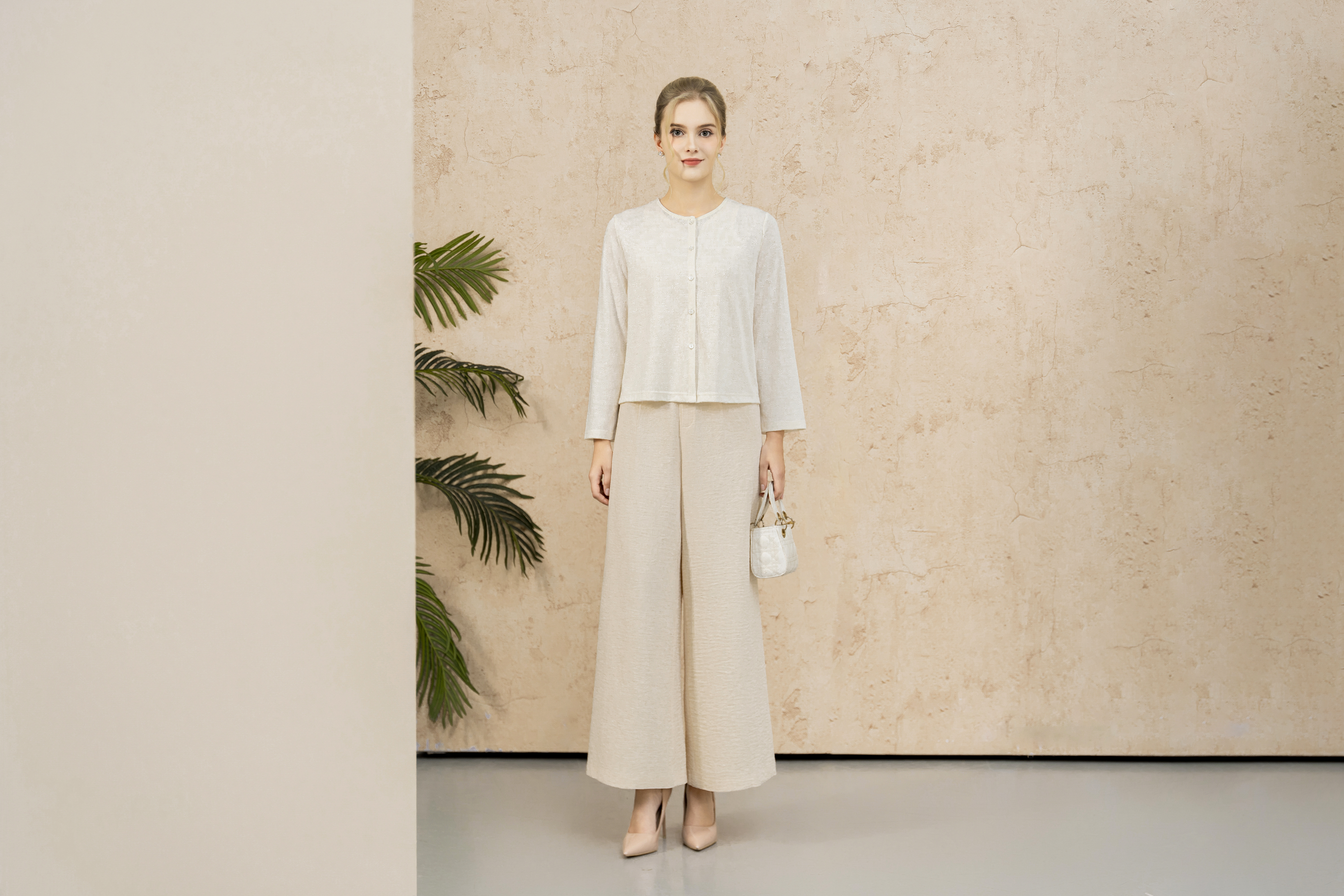 Áo cadigan cổ tròn cài khuy tay dài đến mắt cá