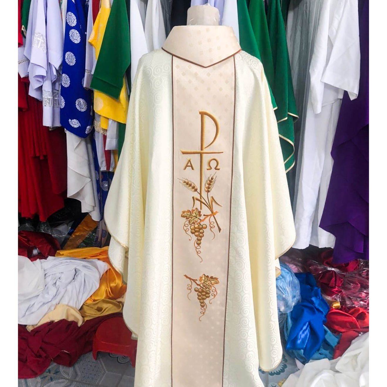 Áo lễ linh mục màu kem - Qùa tặng tân linh mục - Qùa tặng cha xứ