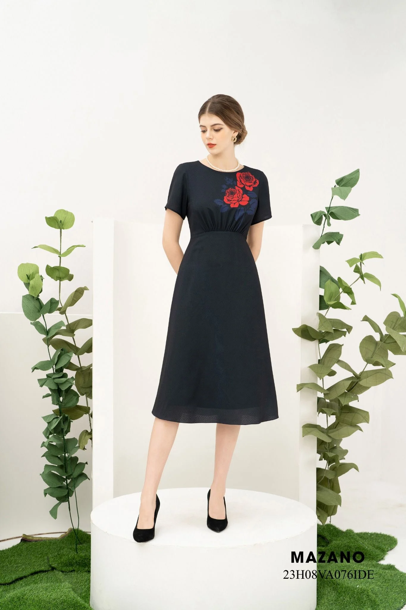 Đầm eo cao họa tiết hoa hồng