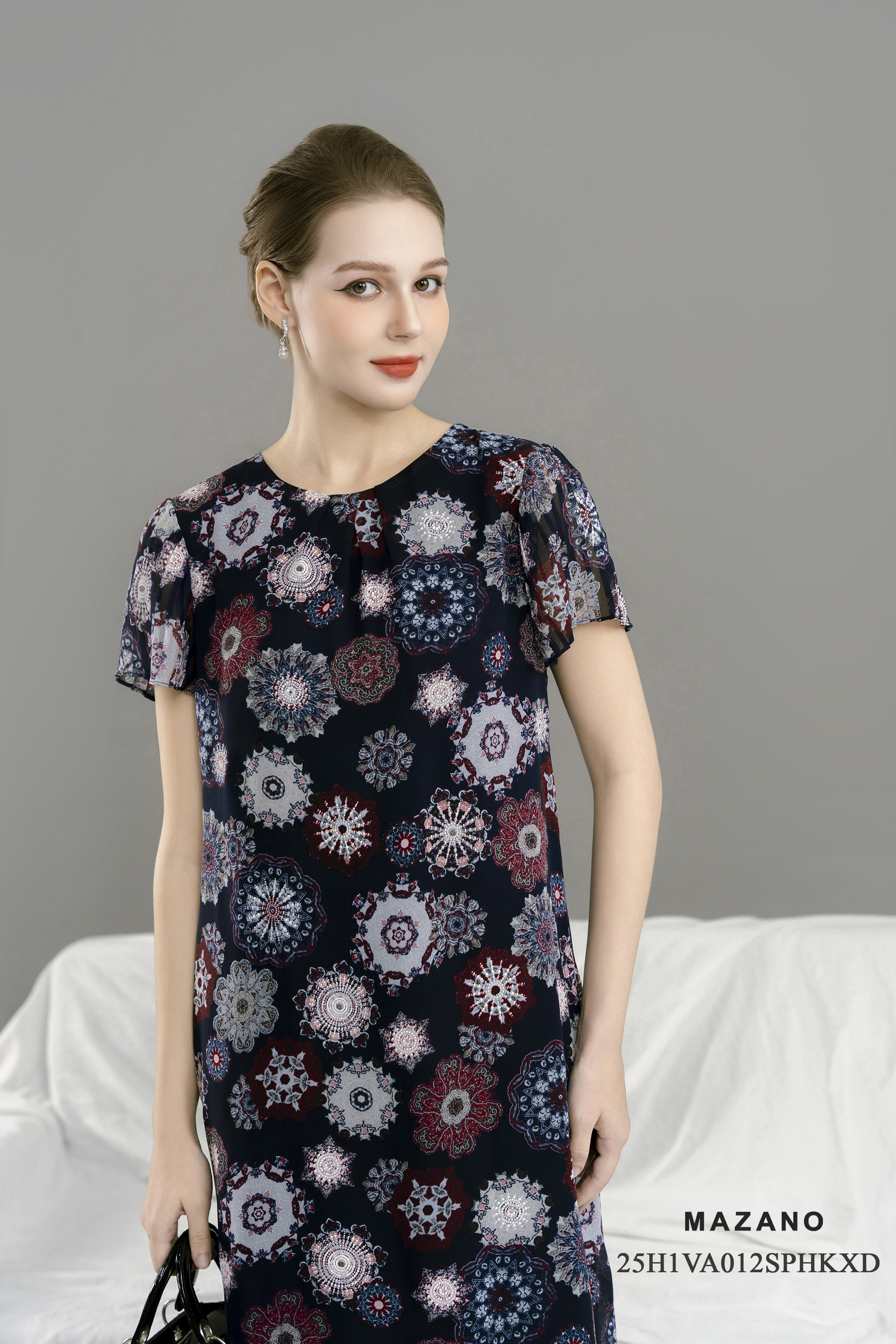 Váy Đầm suông Vải voan mỏng Họa tiết cách điệu Cổ tròn Tay ngắn Dài váy ngang bắp chân - mã mẫu VA012CHHA_thumbnail_3