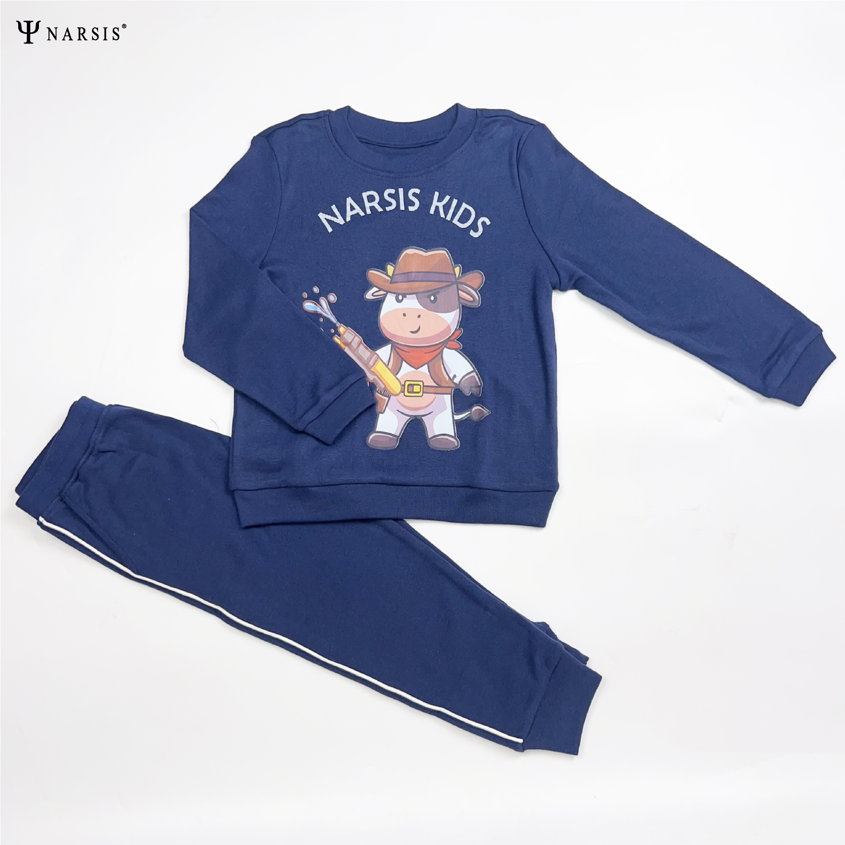 Trang phục bé trai Narsis KE2098 phối màu hiện đại, chất liệu mềm mại, thoáng khí.