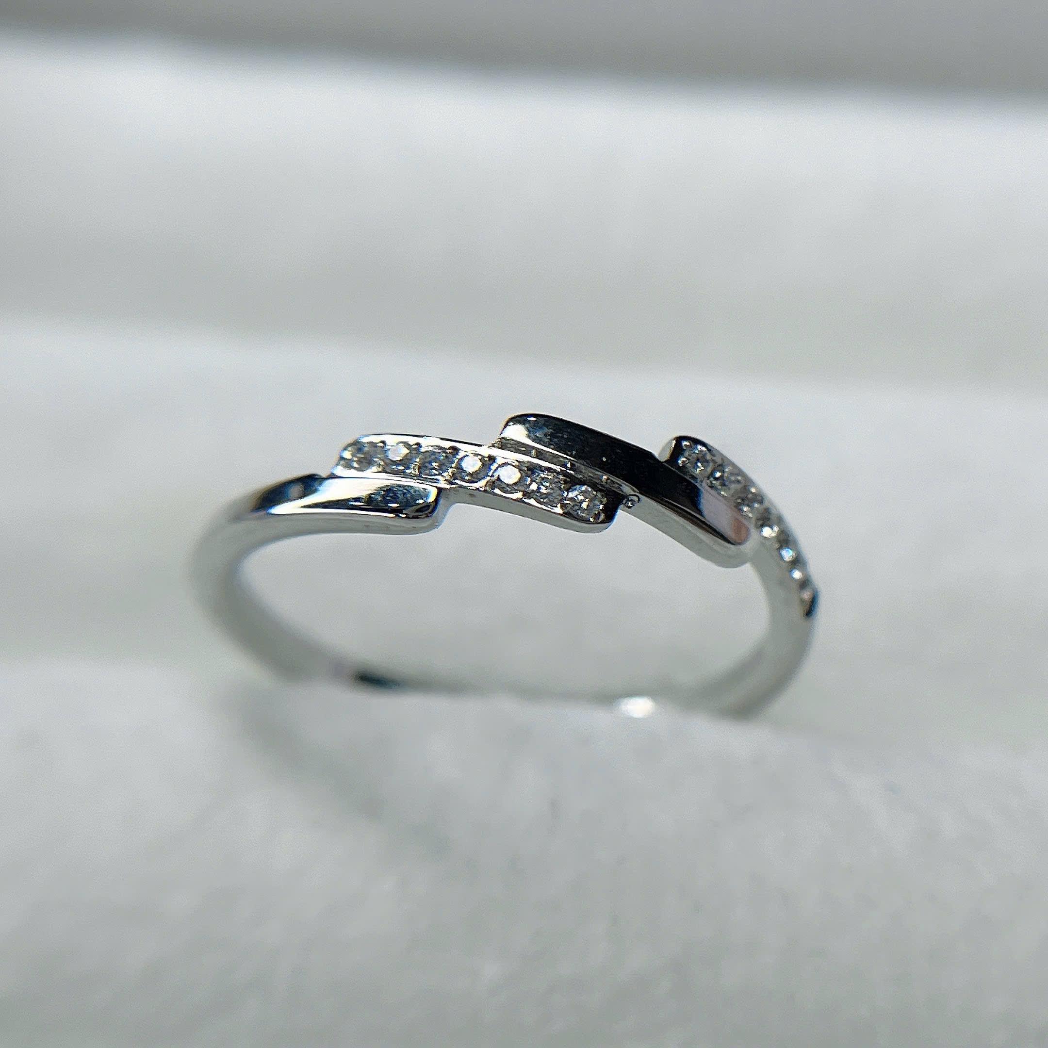 Nhẫn kiểu titan zic zac size 6