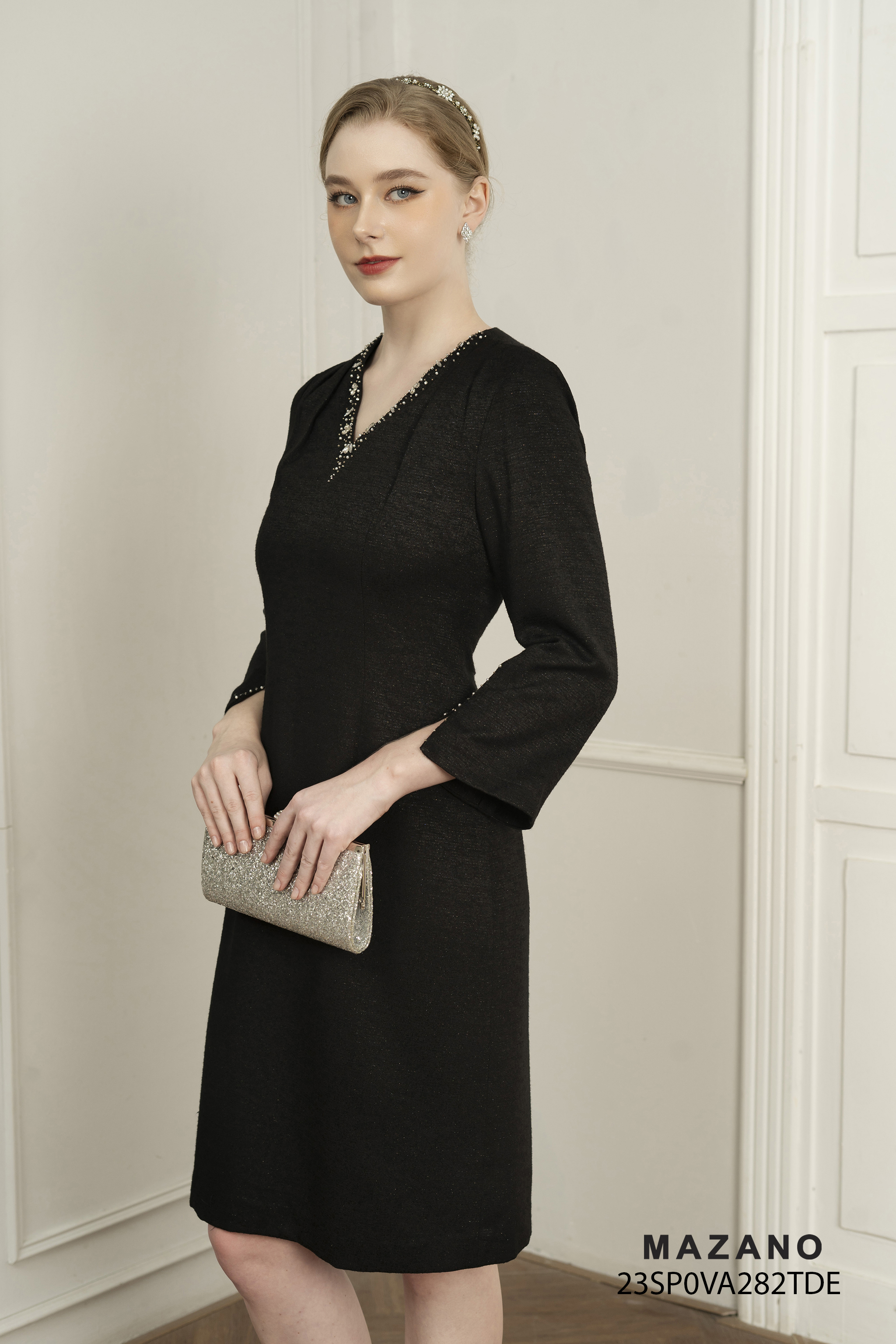 Đầm suông đen dự tiệc cổ V đính trang trí_thumbnail_2