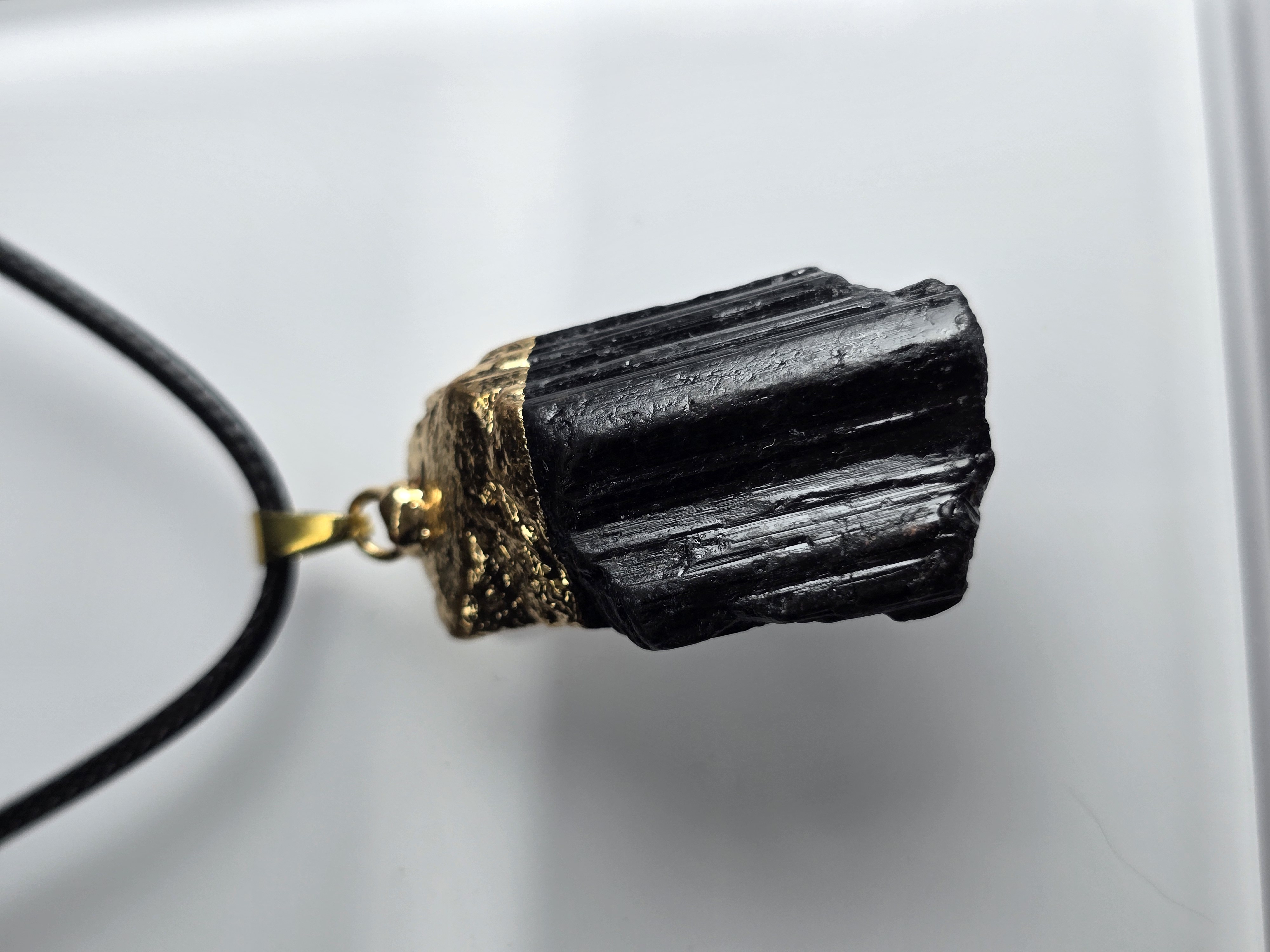 Vòng Cổ Đá Thô Tourmaline Đen Bọc Đồng