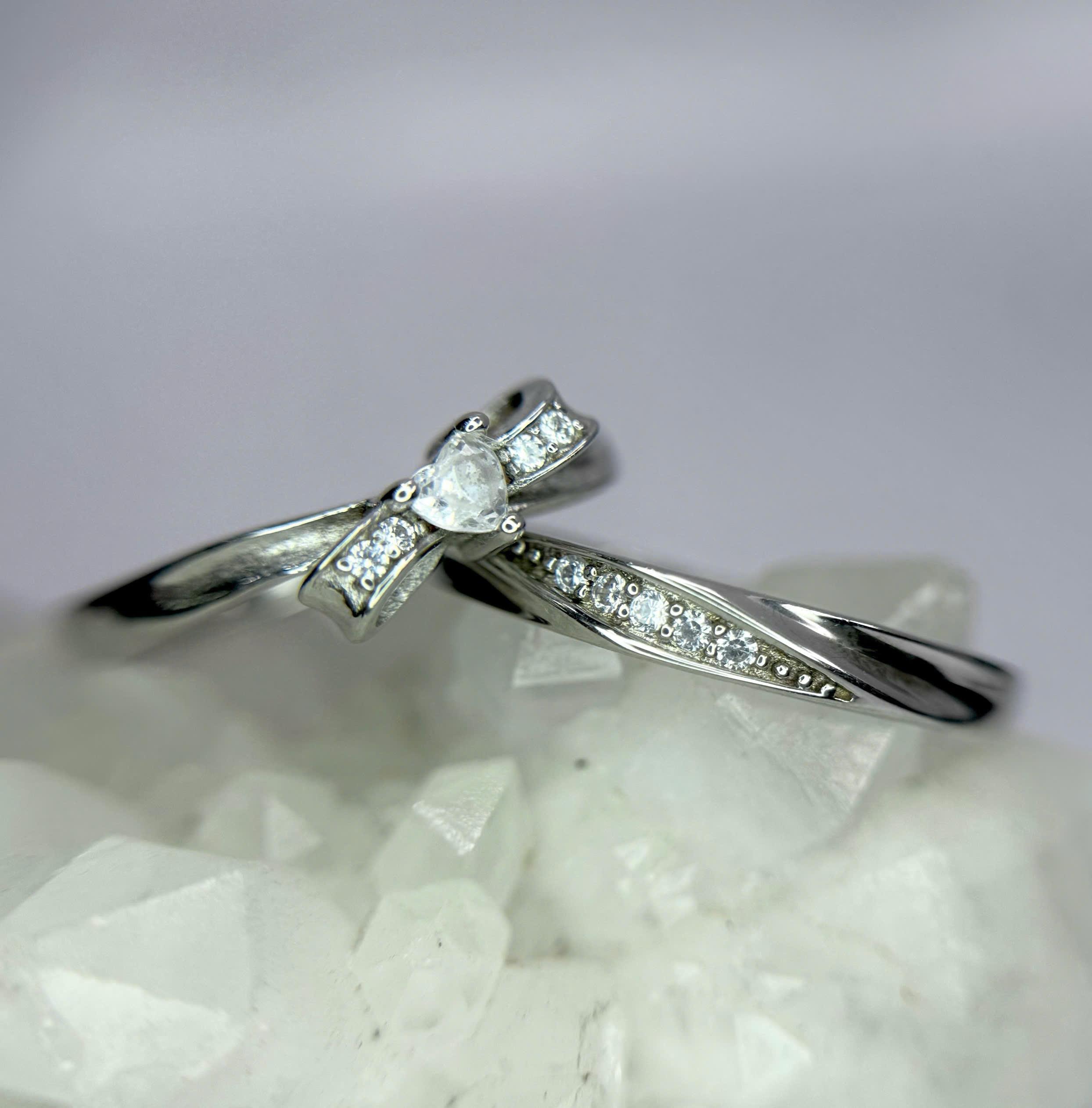 Nhẫn cặp bạc xi kim nơ và vòng đá