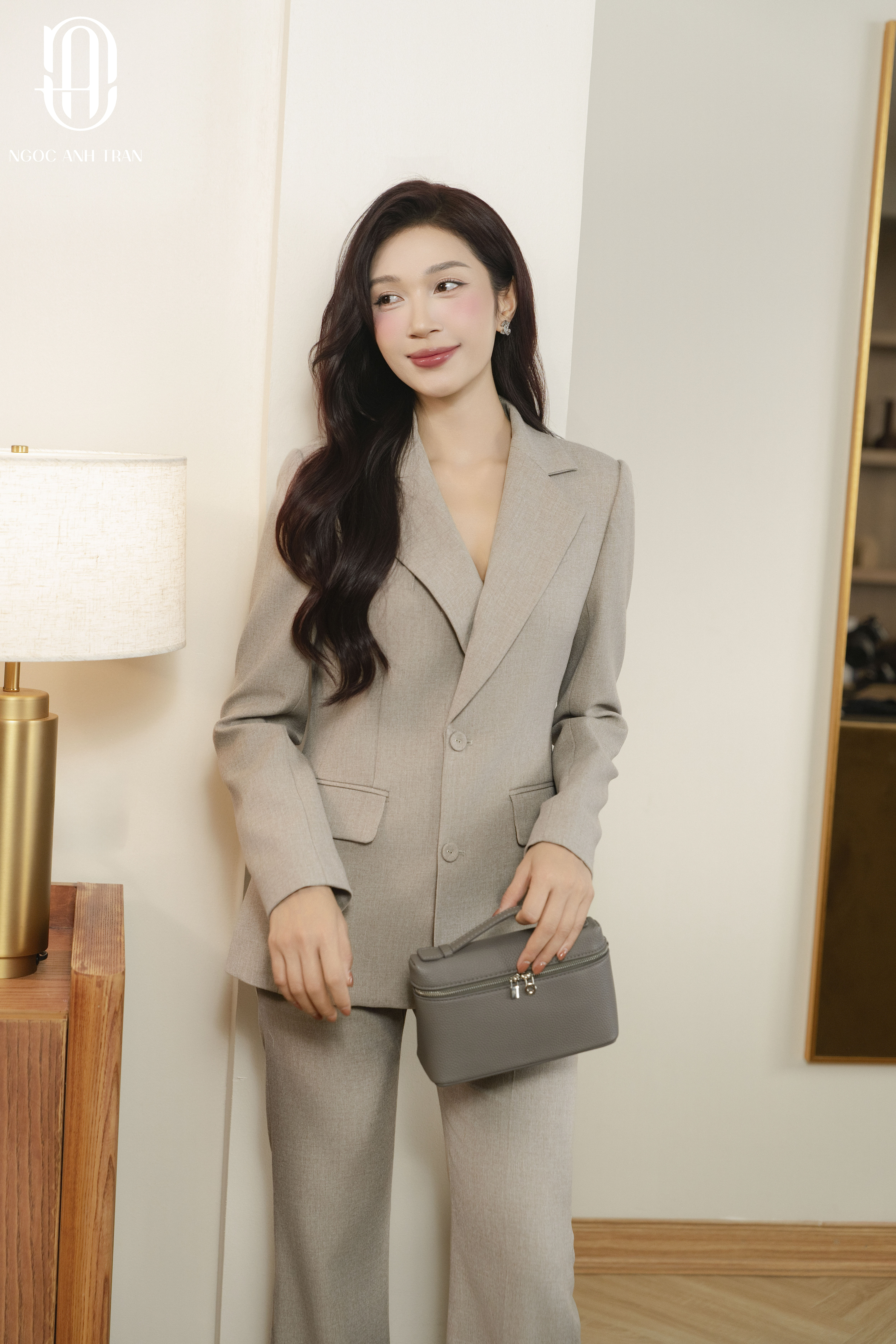 V074 - Set áo vest dài tay phối quần loe nâu be