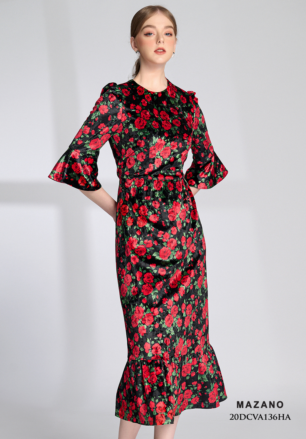 Đầm nhung đen họa tiết hoa đỏ_thumbnail_5
